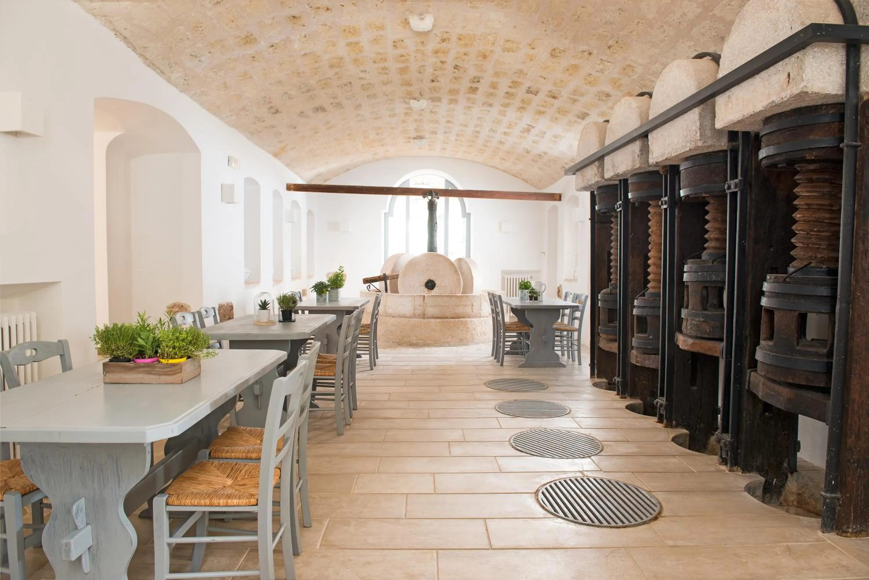 Dining area in Masseria San Giovanni - Epoca Collection