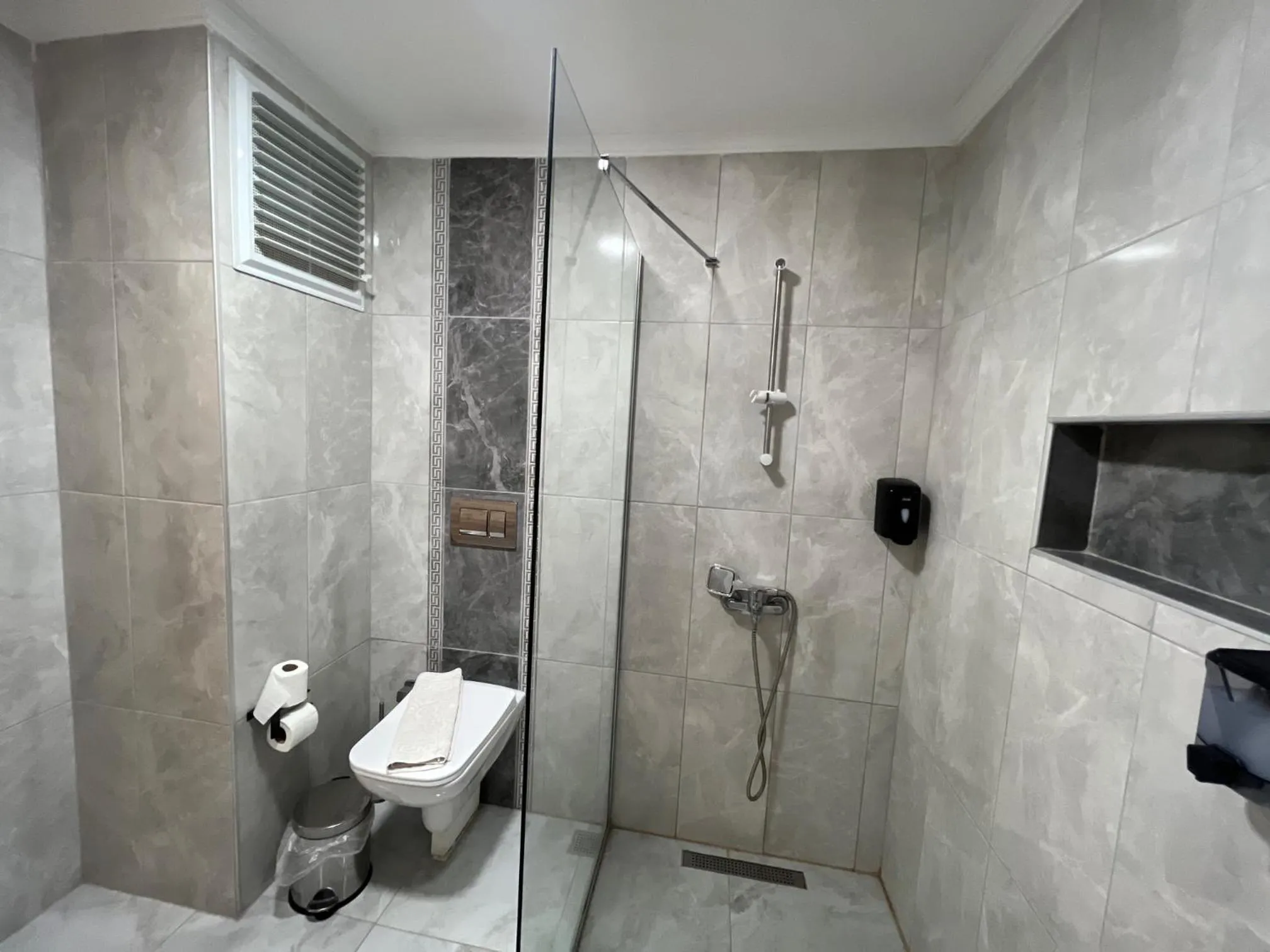 Shower in Ibrahim Bey Hotel