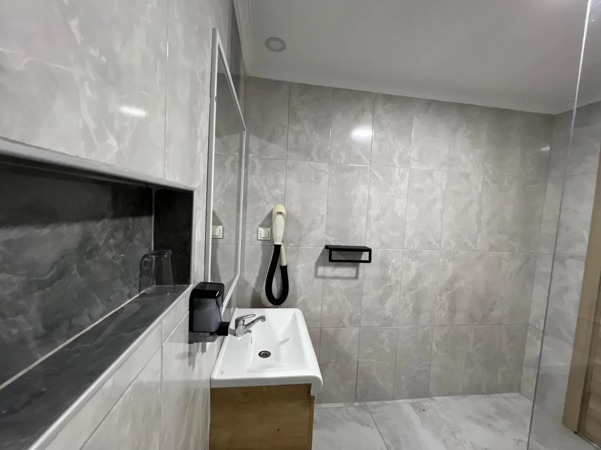 Shower in Ibrahim Bey Hotel