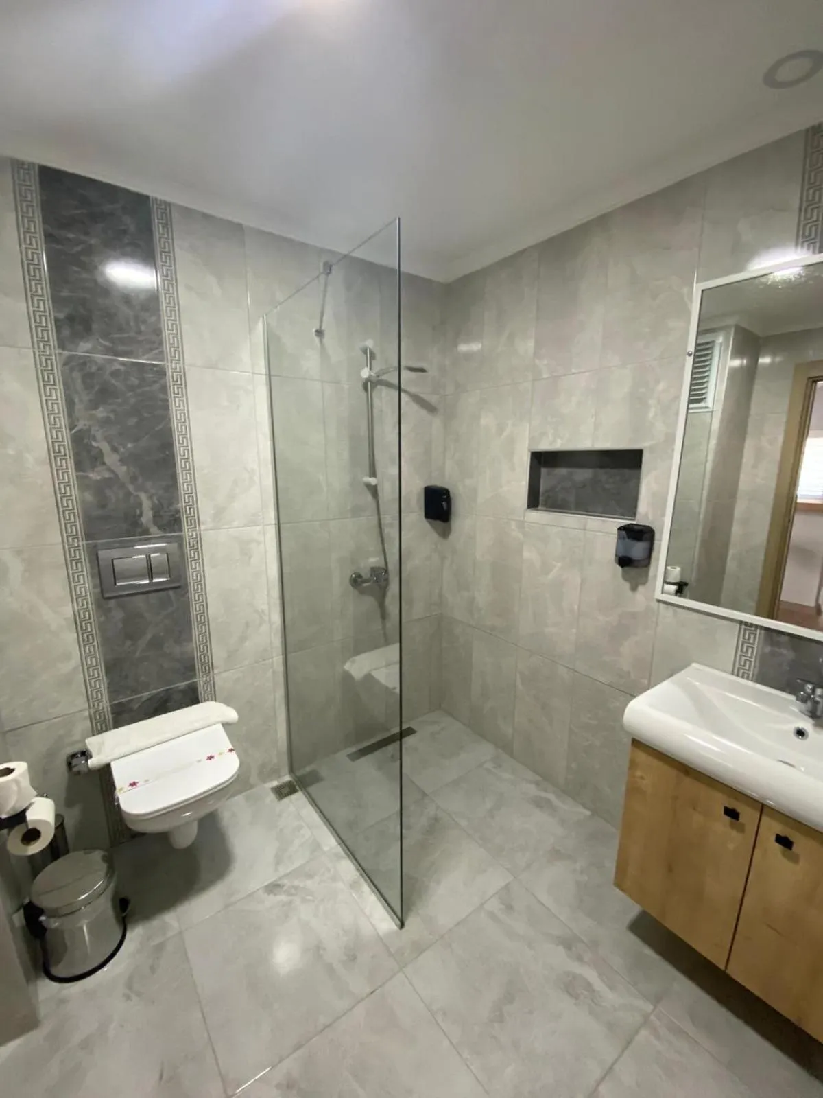 Shower in Ibrahim Bey Hotel