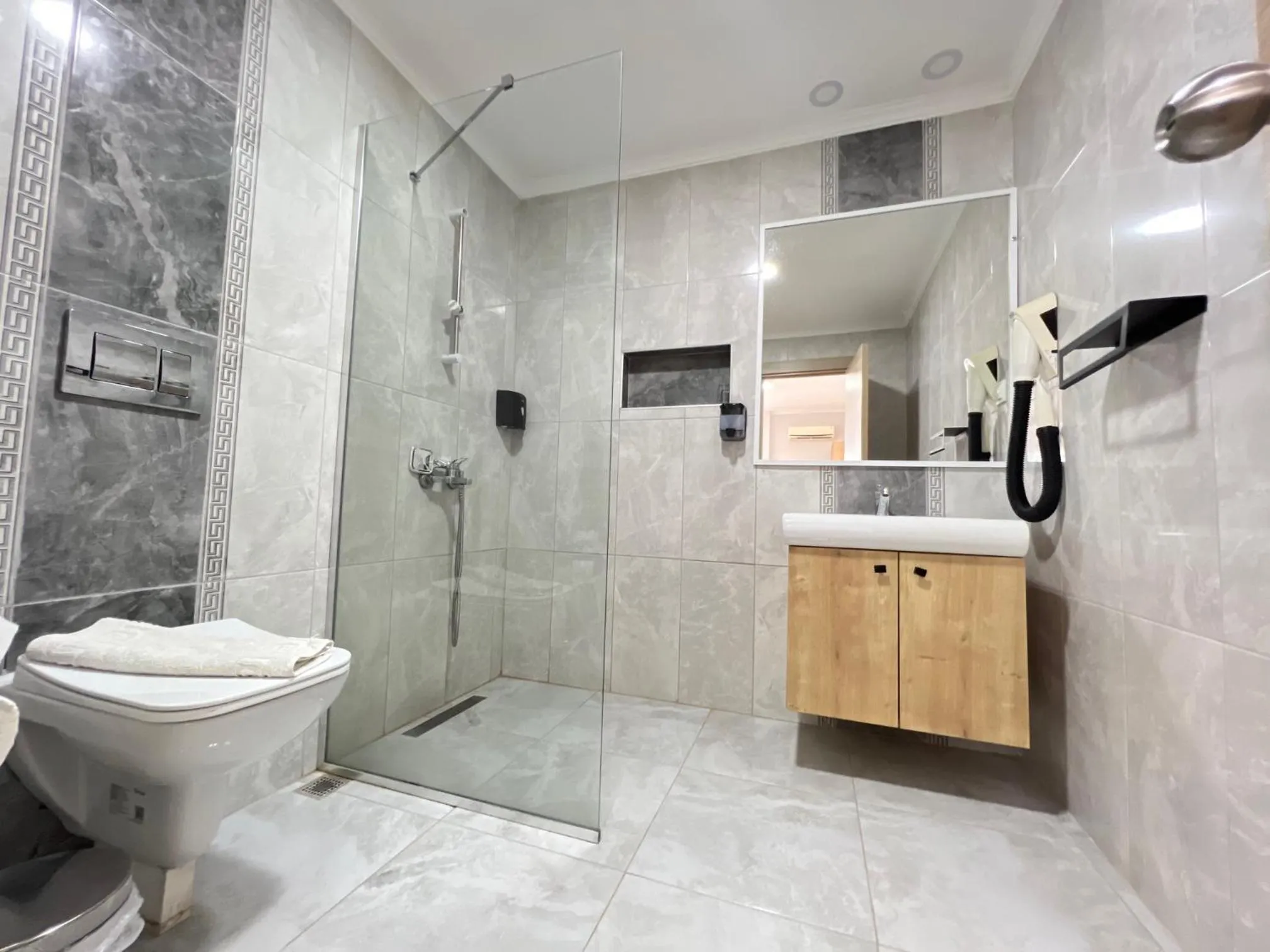 Shower in Ibrahim Bey Hotel