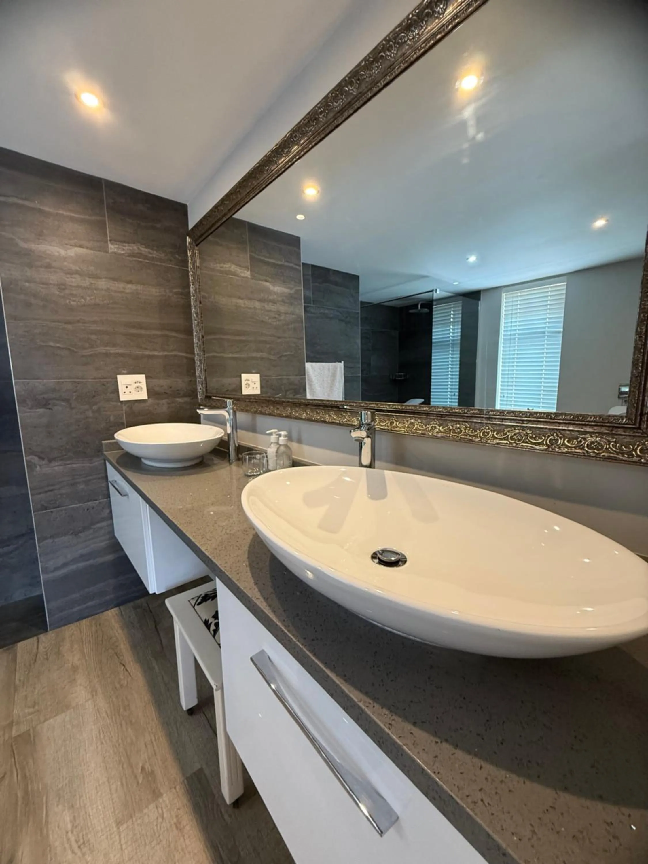 Bathroom in Dolphin Dunes Guesthouse