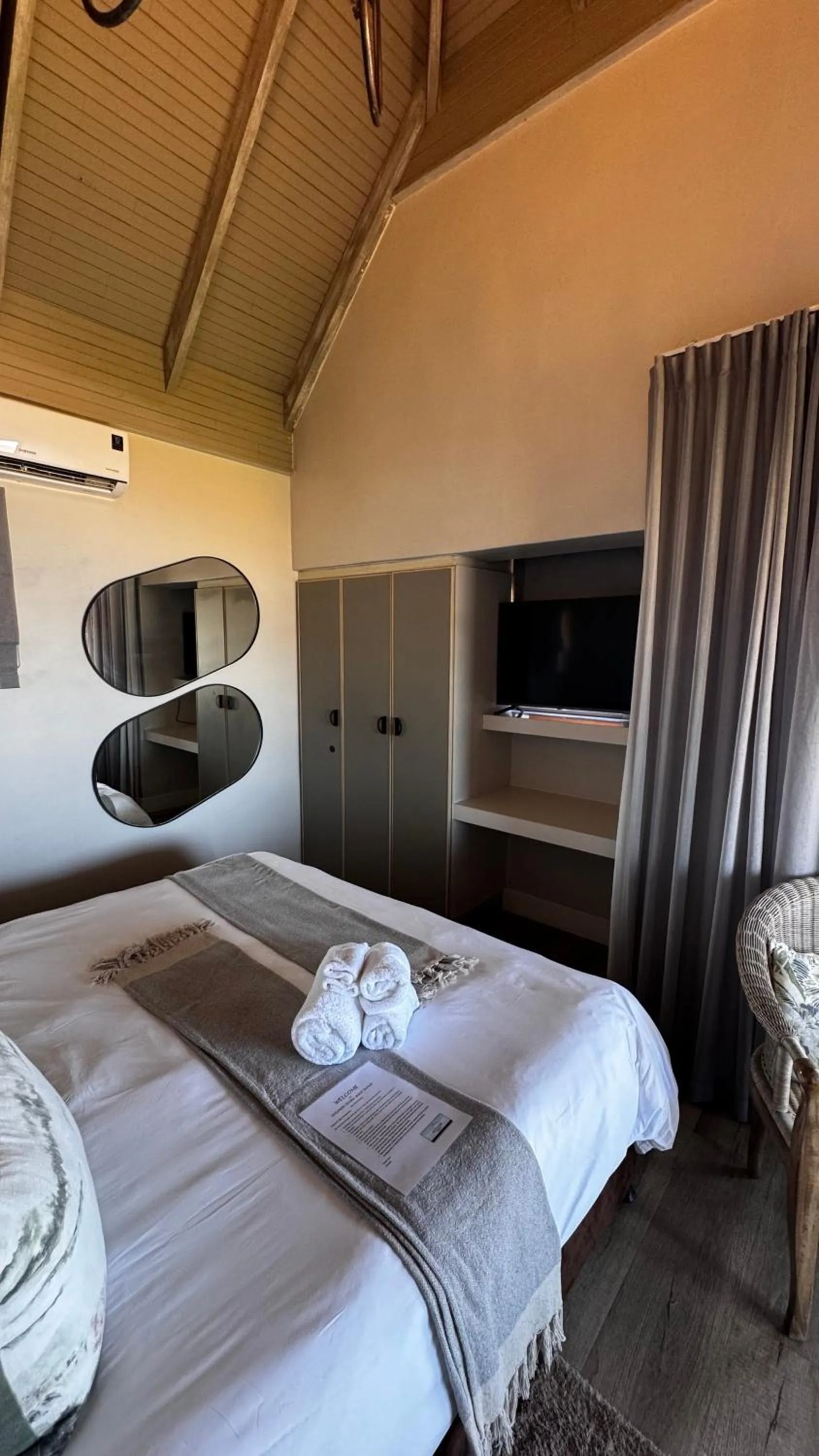 TV and multimedia, Bed in Dolphin Dunes Guesthouse