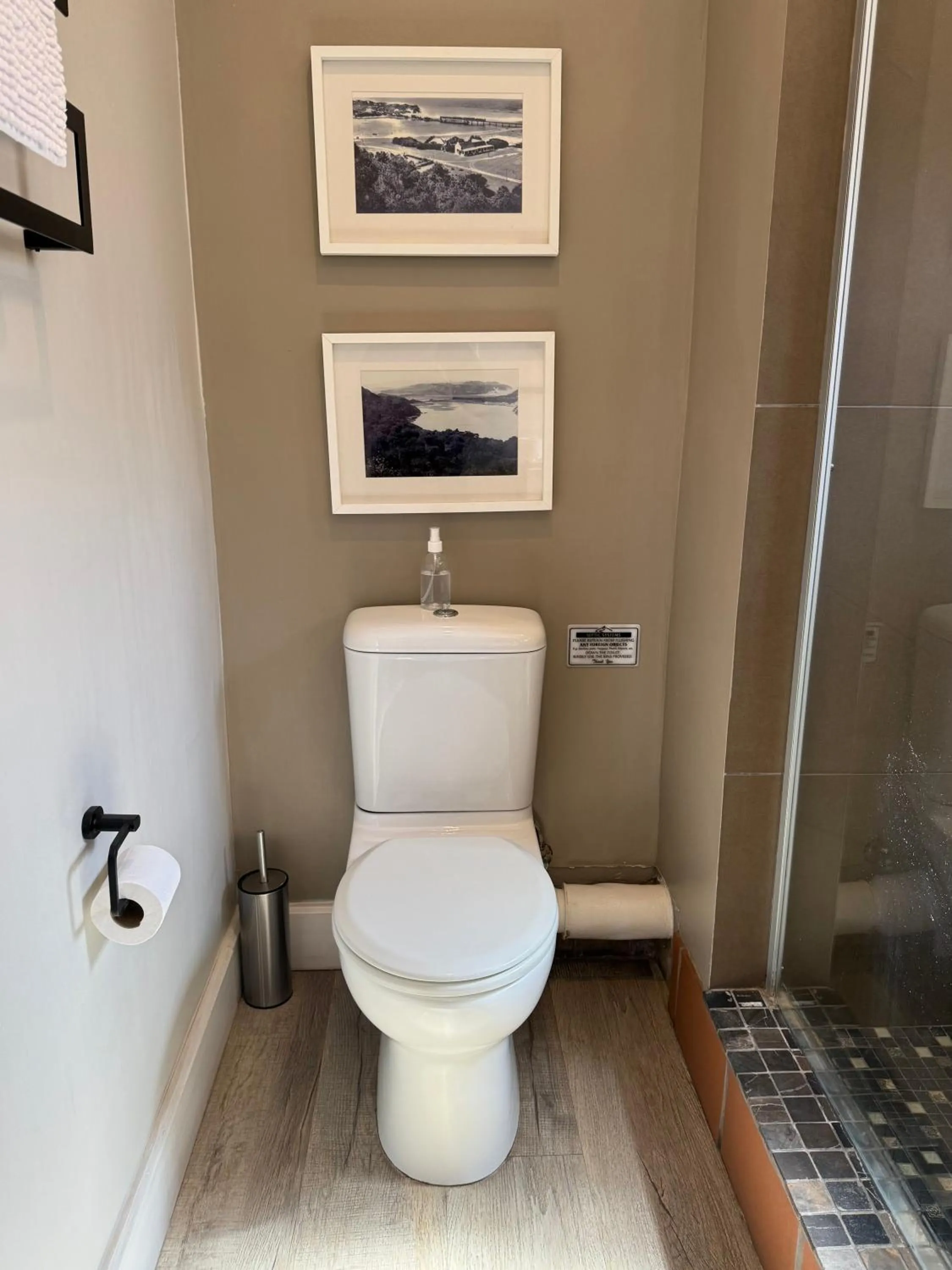 Toilet in Dolphin Dunes Guesthouse