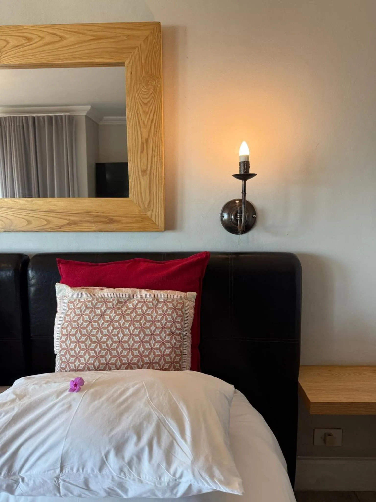 Bed in Dolphin Dunes Guesthouse