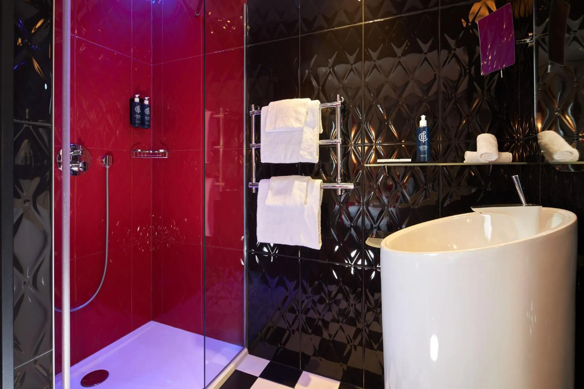 Bathroom in Platine Hotel