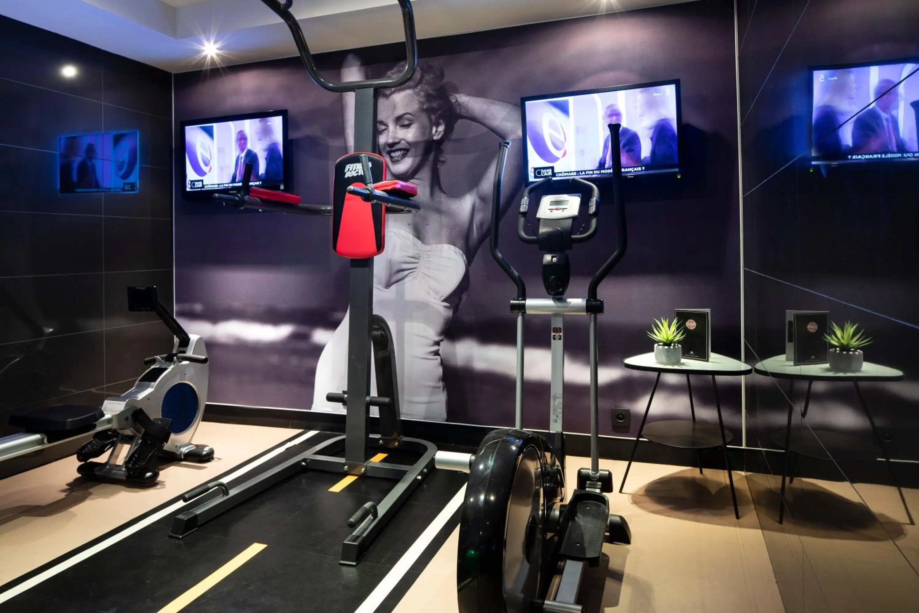 Fitness centre/facilities in Platine Hotel
