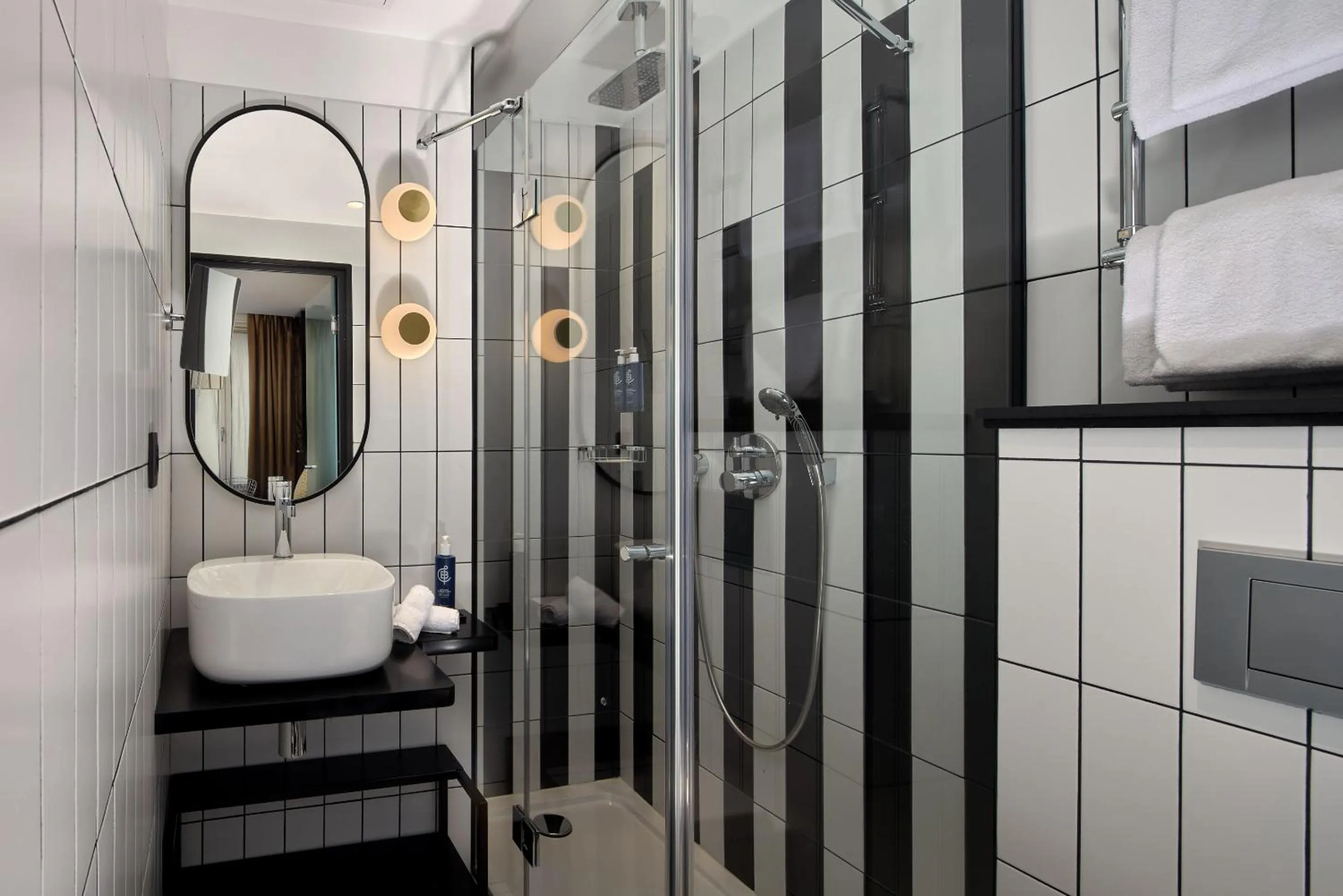 Bathroom in Platine Hotel