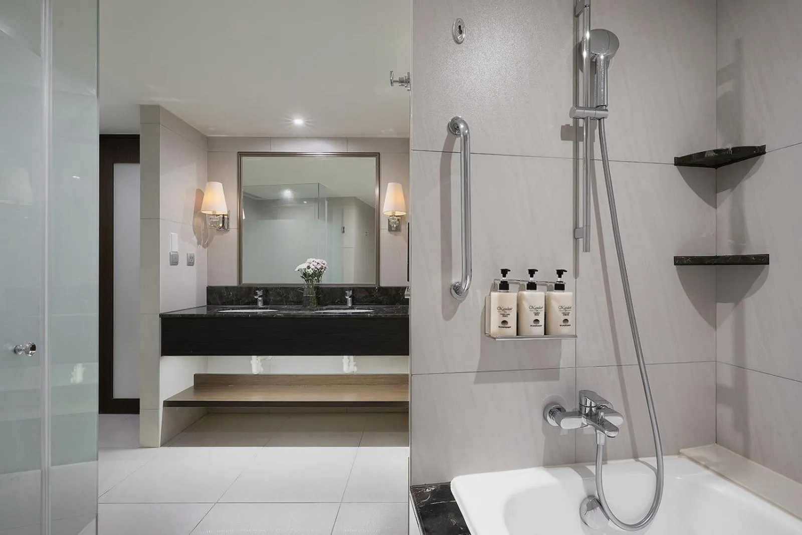 Shower in ILLUME Taipei