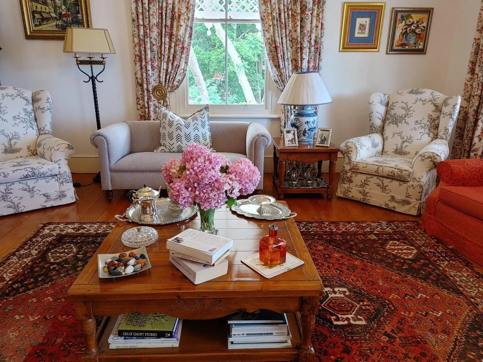 Seating area in Yellowwood Lodge