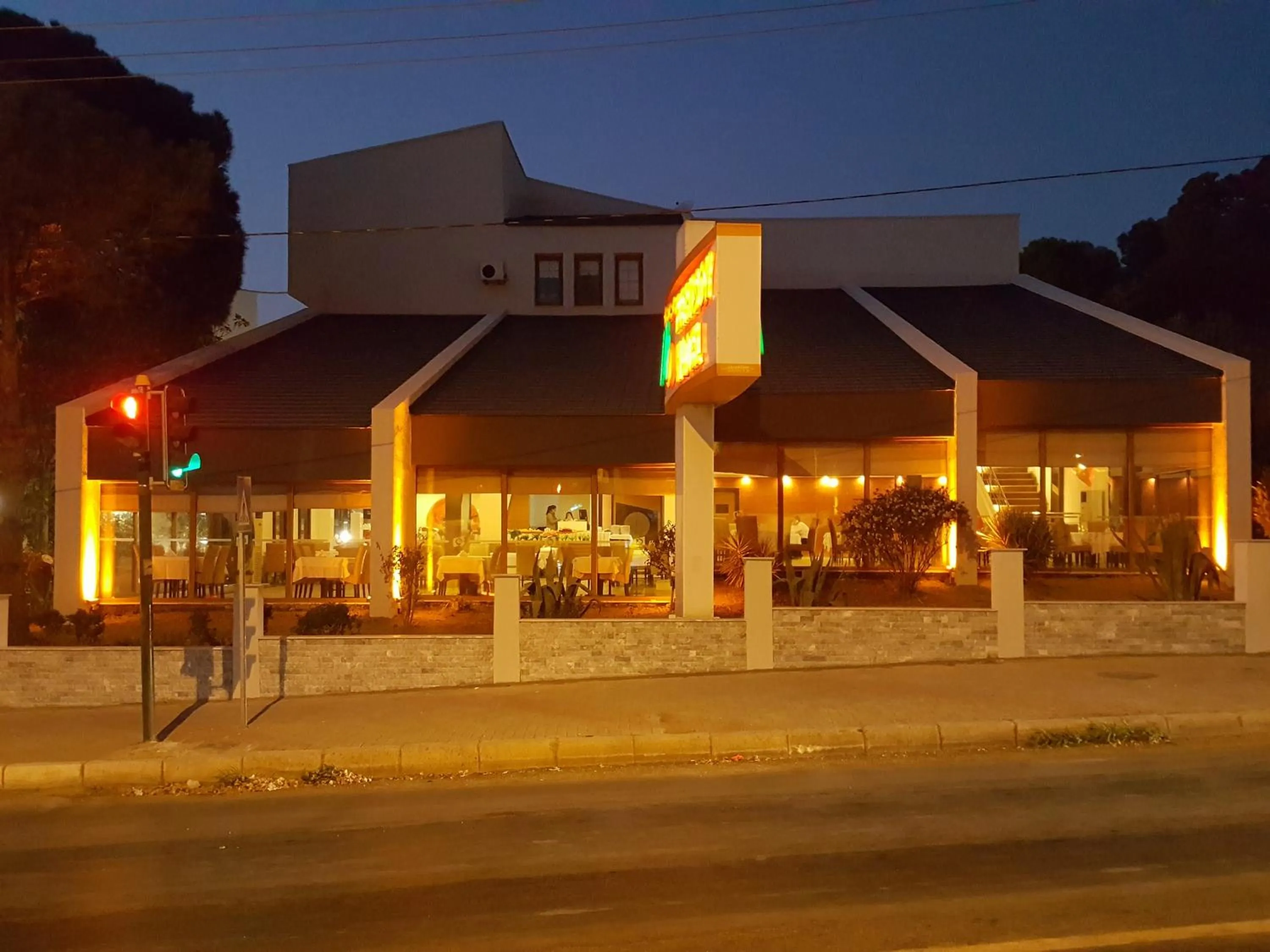 Restaurant/places to eat in Berksoy Hotel