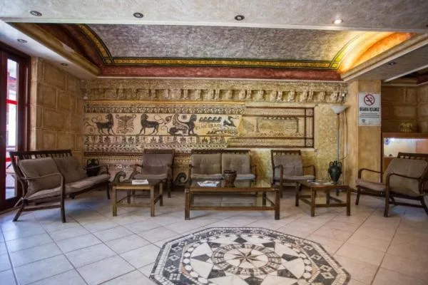 Living room in Club Pink Palace Hotel