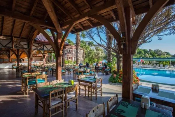 Restaurant/places to eat in Club Pink Palace Hotel