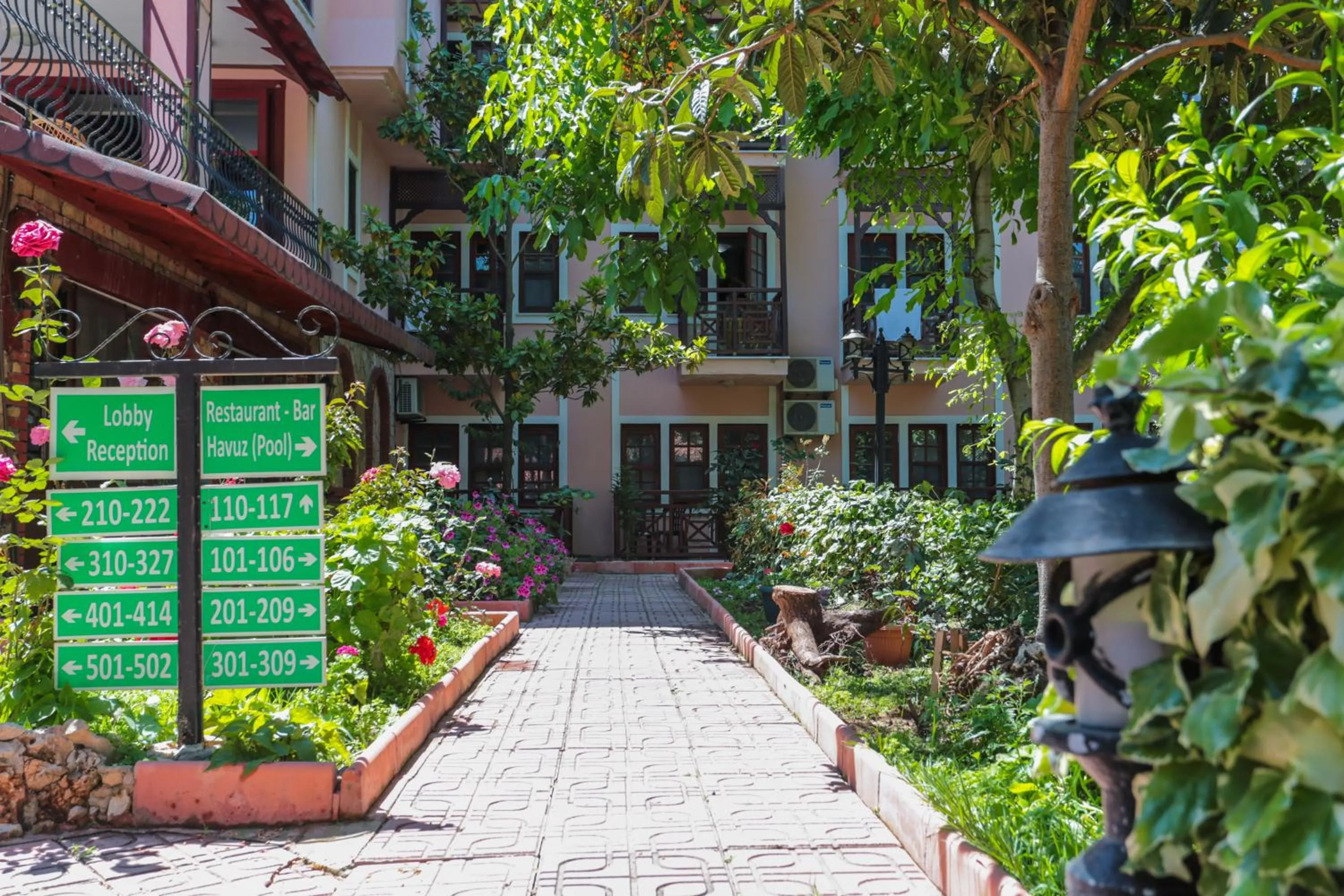 Patio in Club Pink Palace Hotel