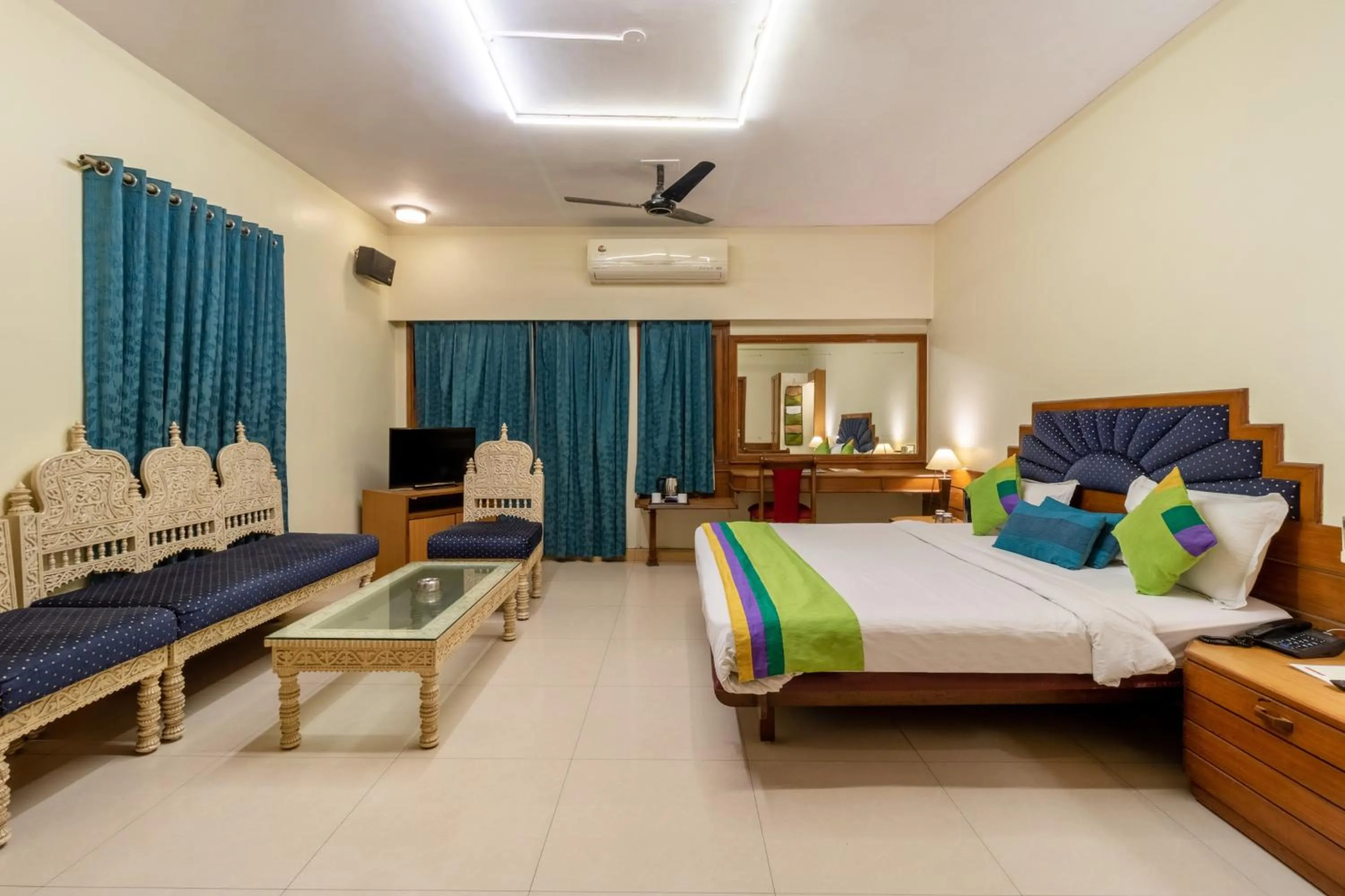 Bed in Treebo Natraj - Jaipur