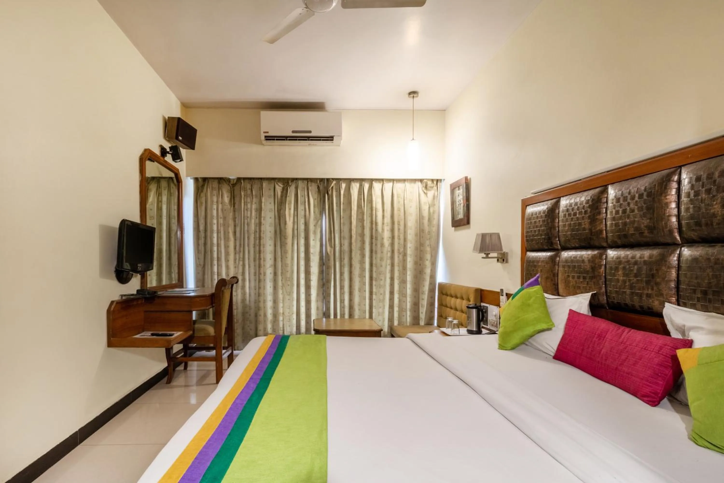 Bed in Treebo Natraj - Jaipur