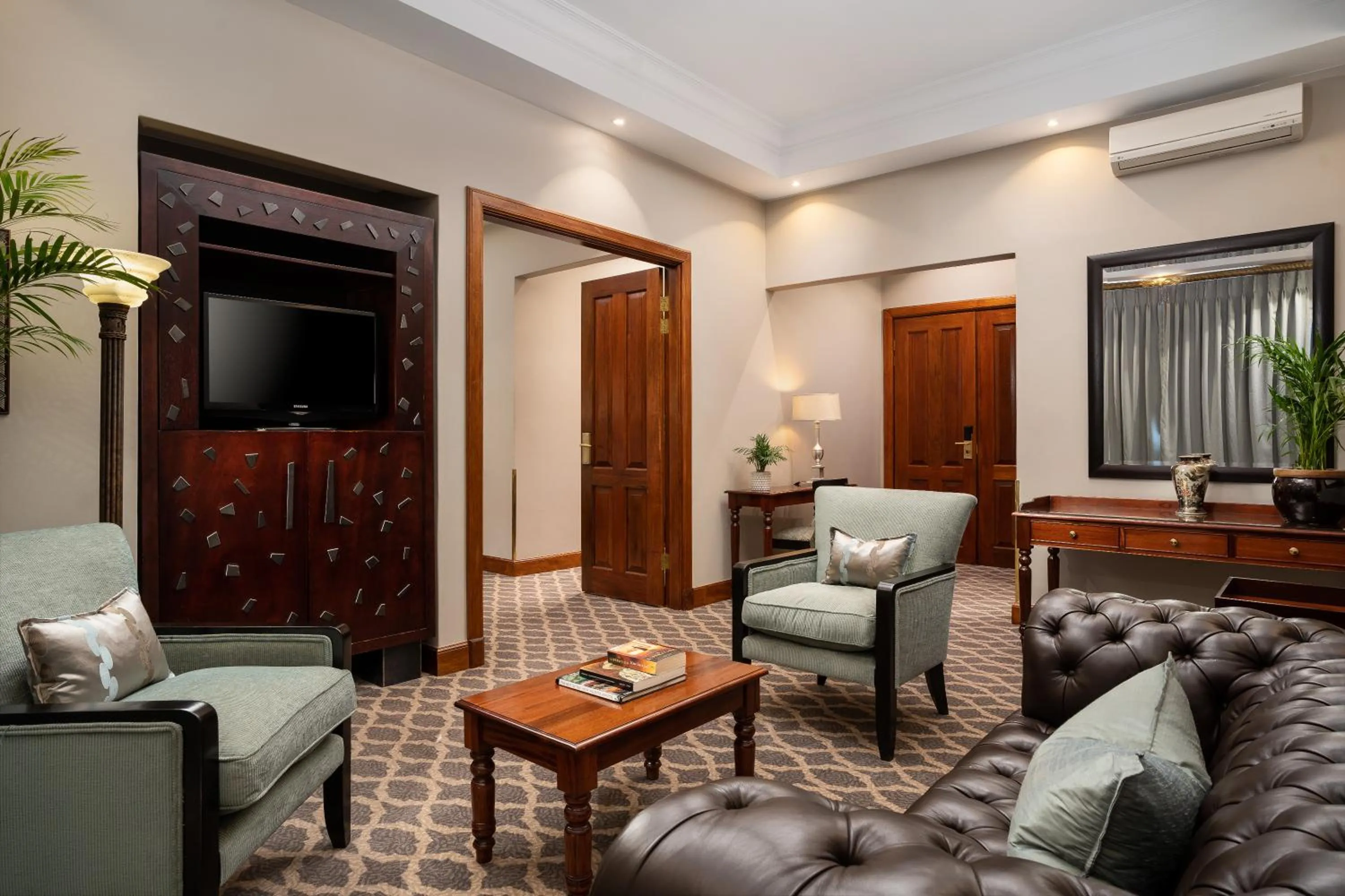 TV and multimedia in Premier Hotel Quatermain
