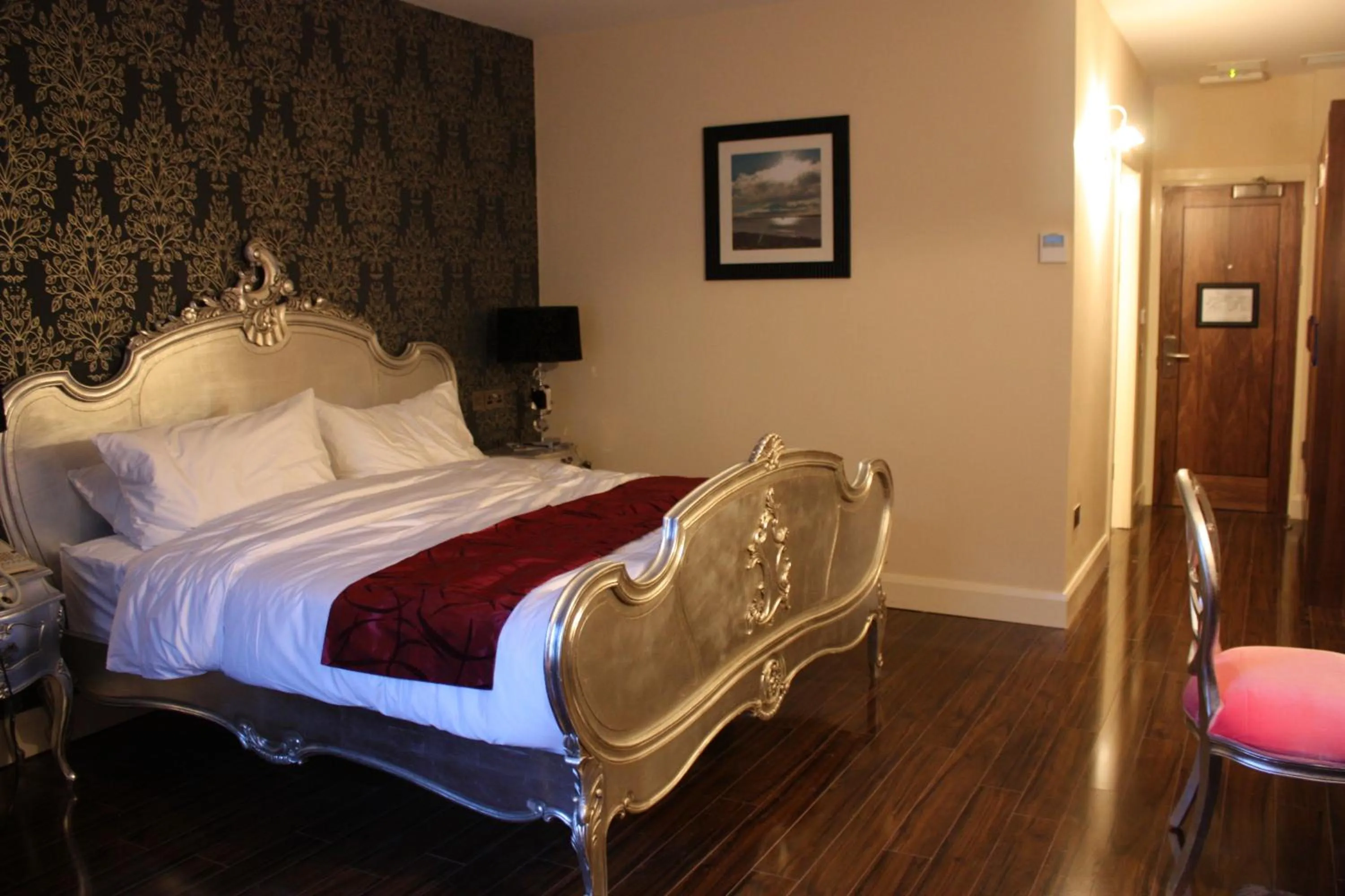 Bedroom, Bed in The Talbot Hotel