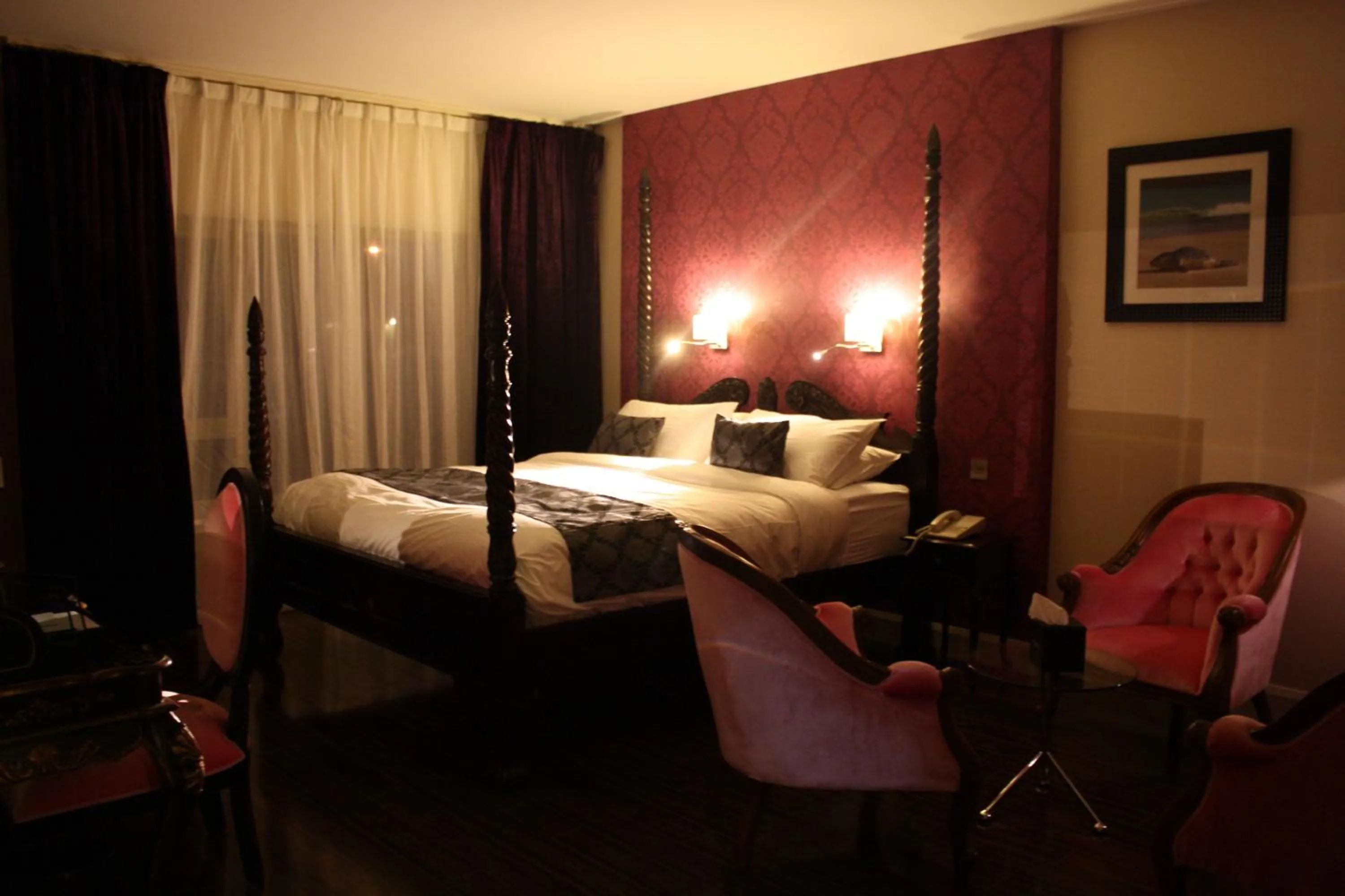 Photo of the whole room, Bed in The Talbot Hotel