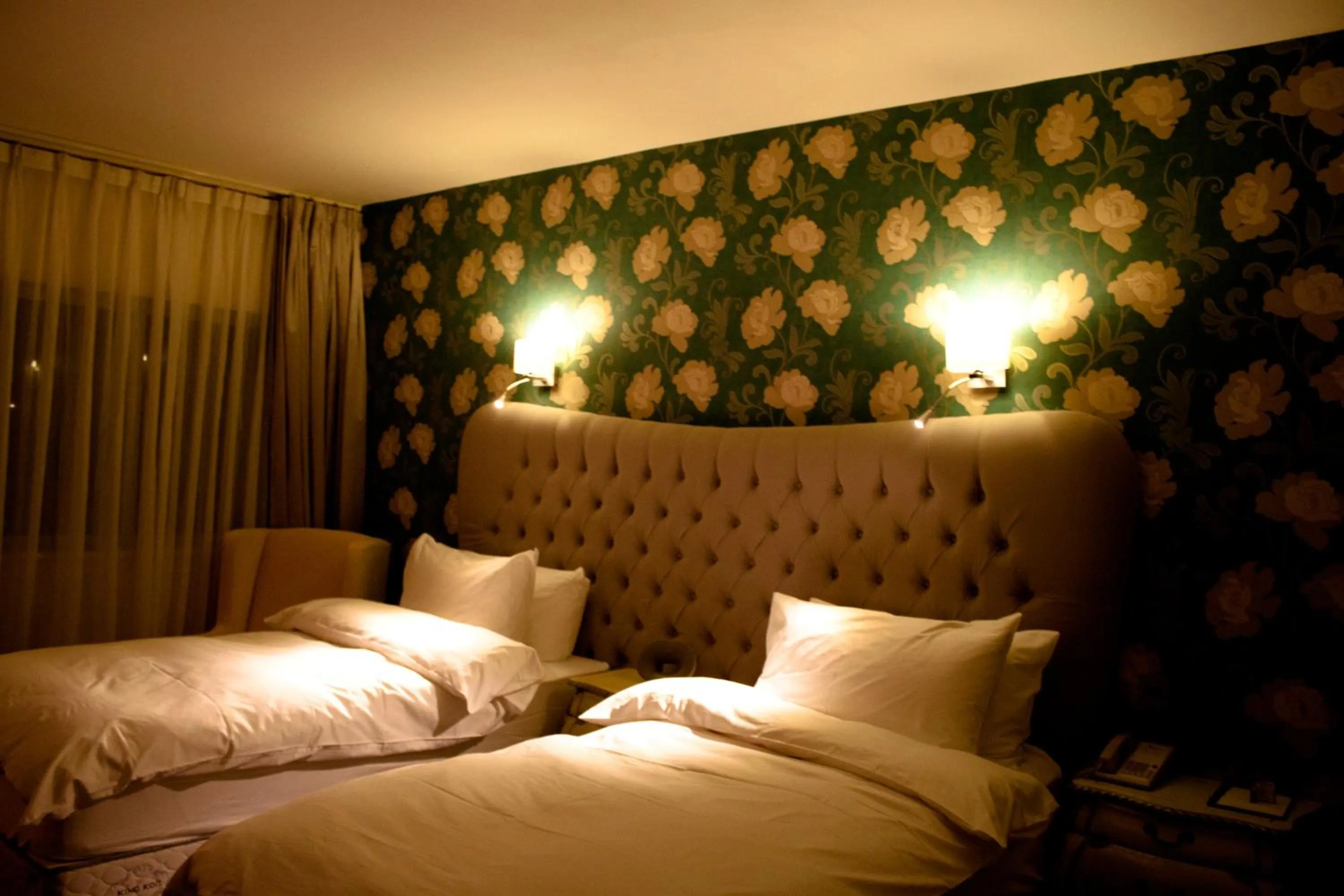 Bed in The Talbot Hotel