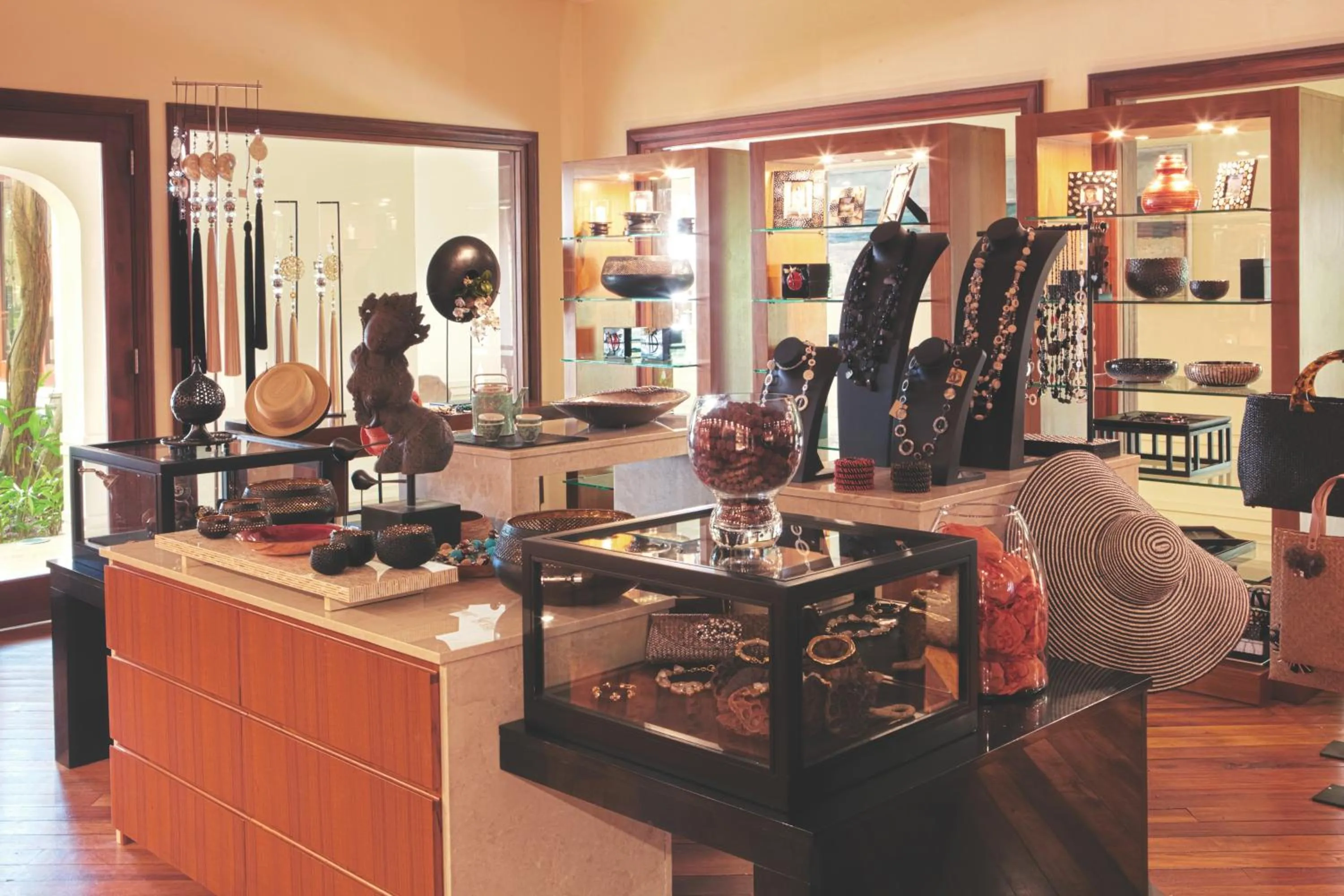 On-site shops in Shanti Maurice Resort & Spa