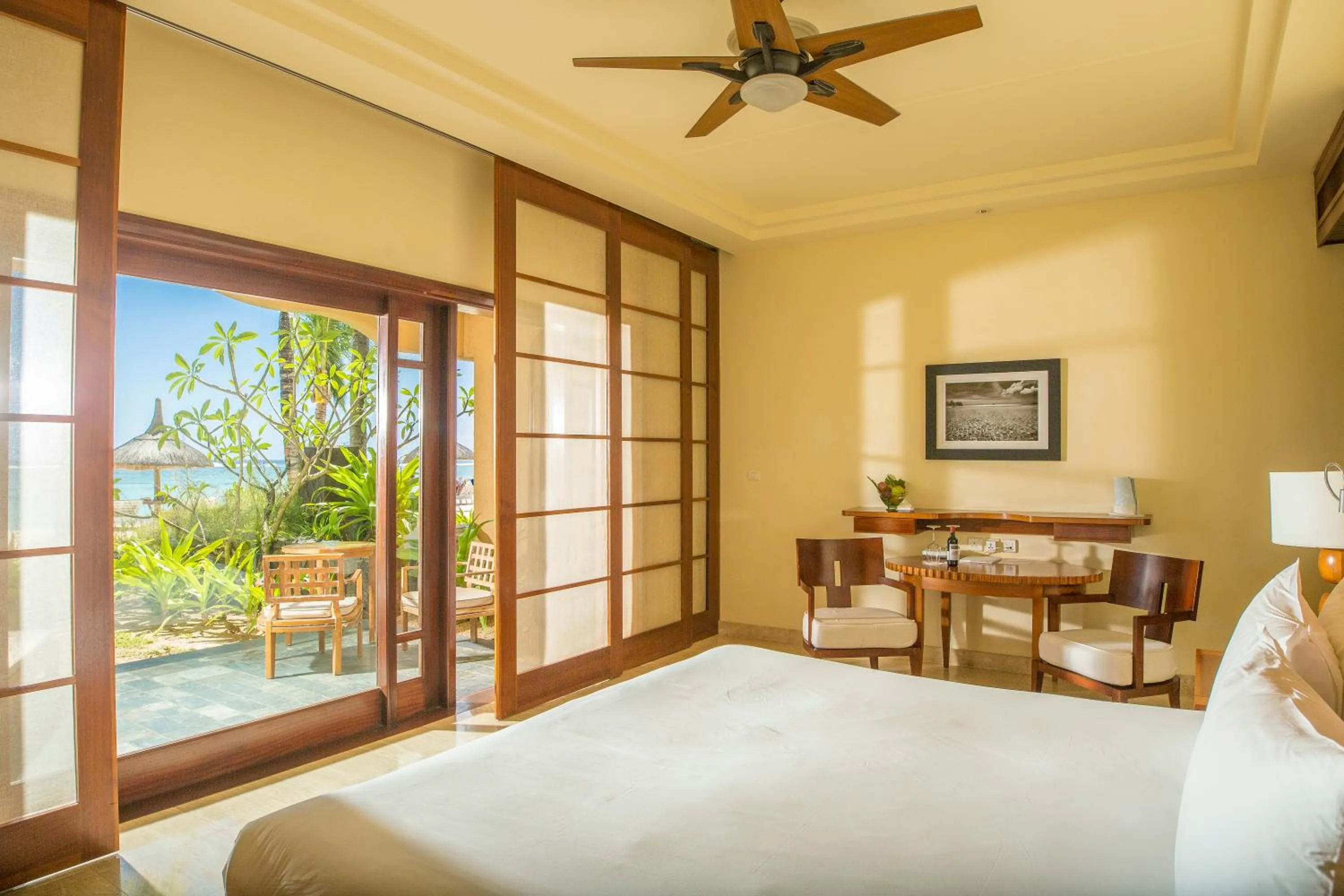 Living room, Bed in Shanti Maurice Resort & Spa
