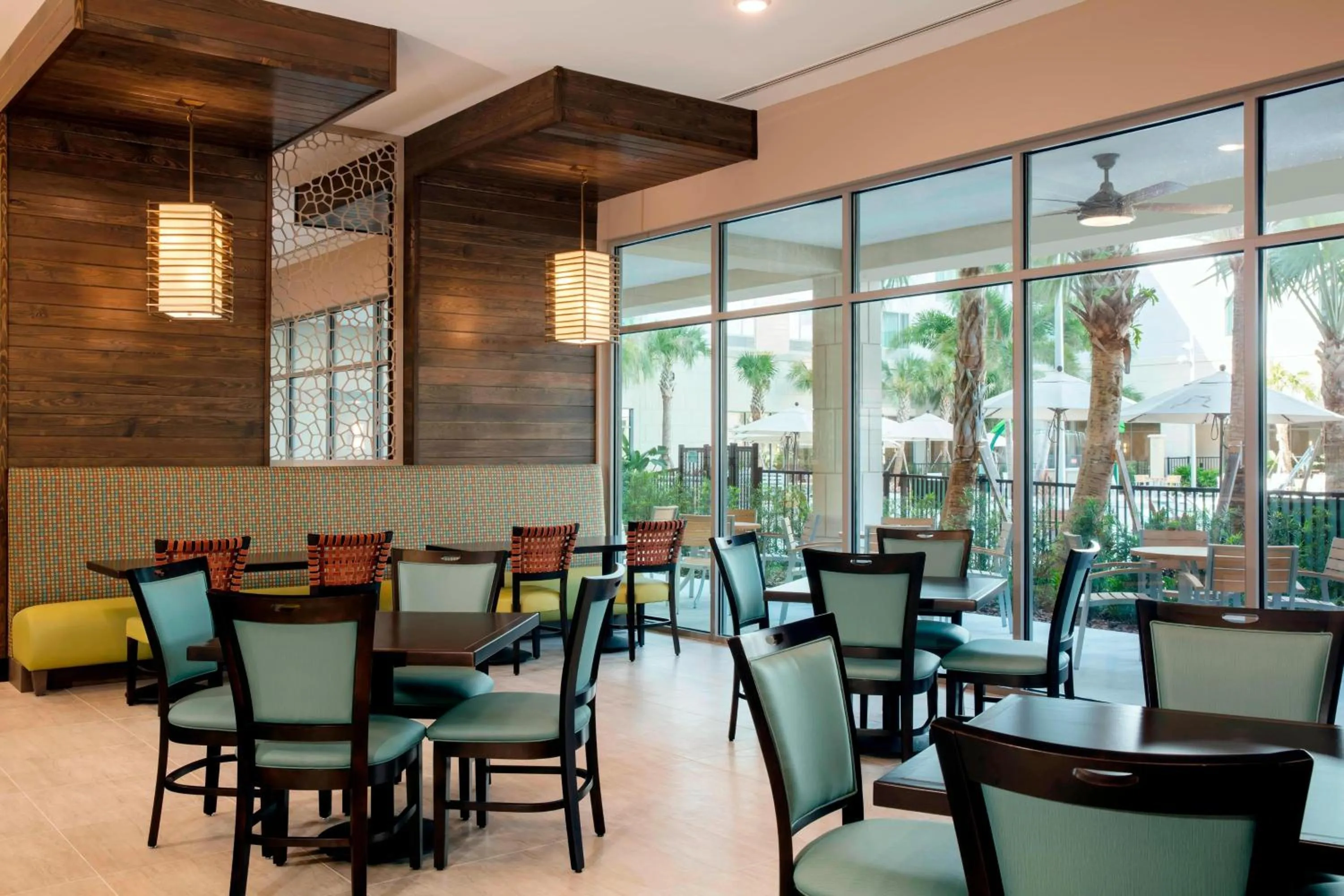 Restaurant/places to eat in SpringHill Suites by Marriott Orlando Theme Parks Lake Buena Vista