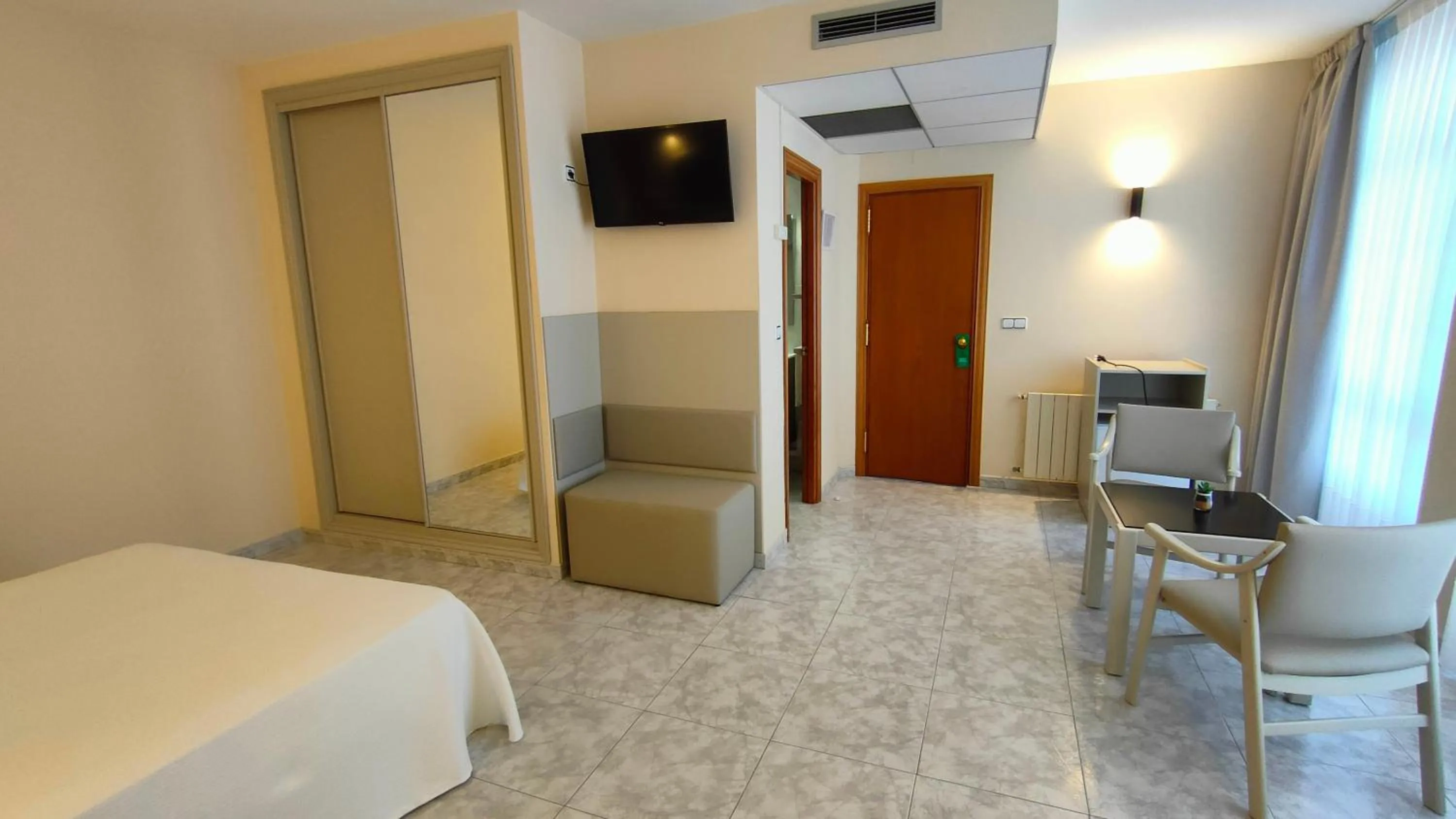 Bedroom, Bed in Hotel Nuevo Lanzada