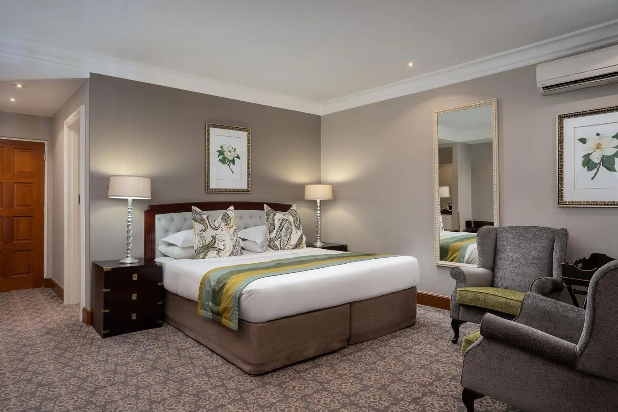 Deluxe Room in Premier Hotel Falstaff Deluxe Room in Premier Hotel Falstaff