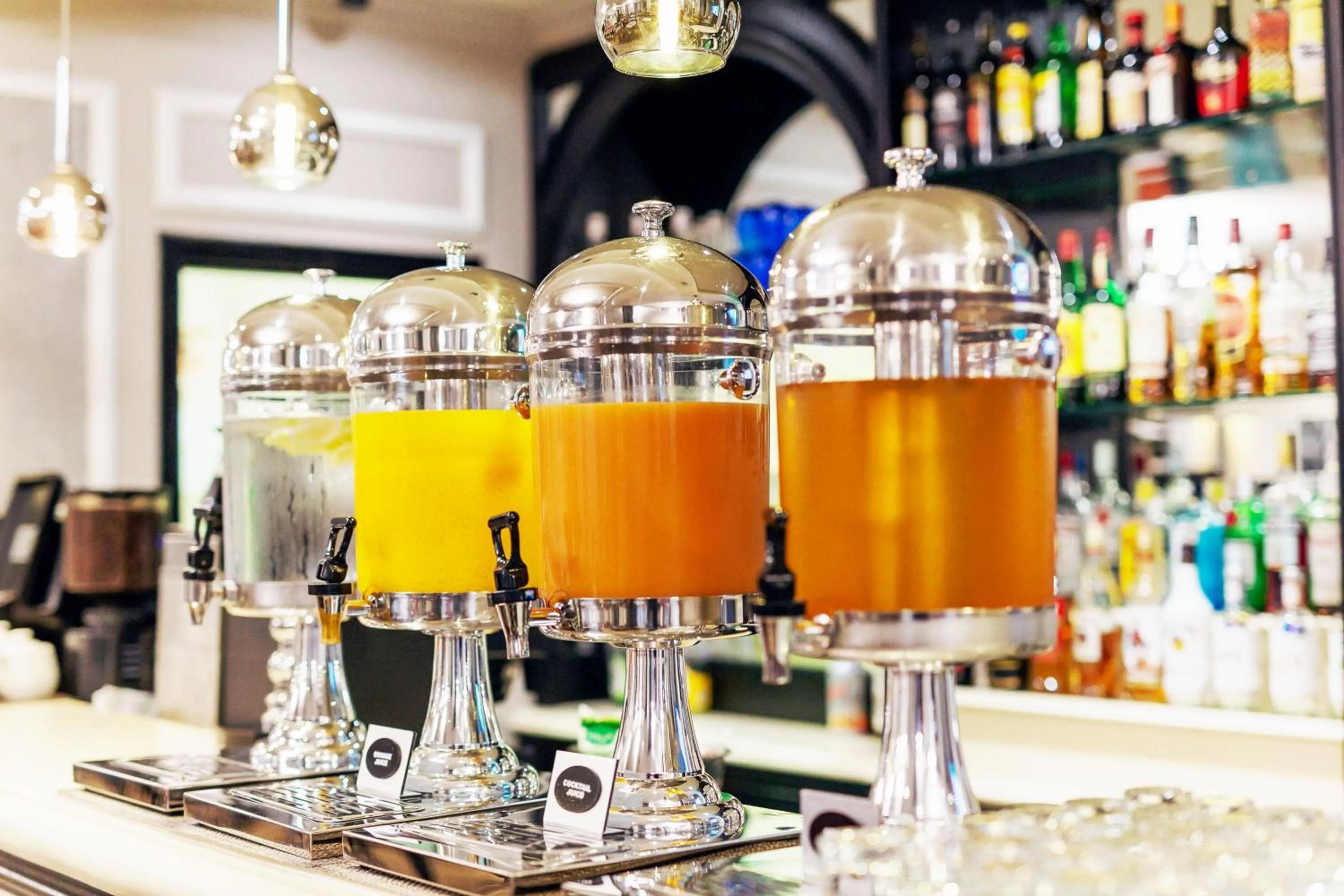 Restaurant/places to eat in Premier Hotel Falstaff