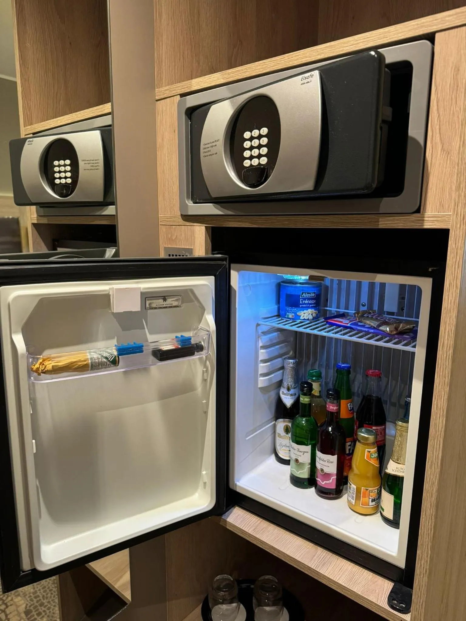 minibar in Best Western Hotel Dreiländerbrücke Weil am Rhein / Basel