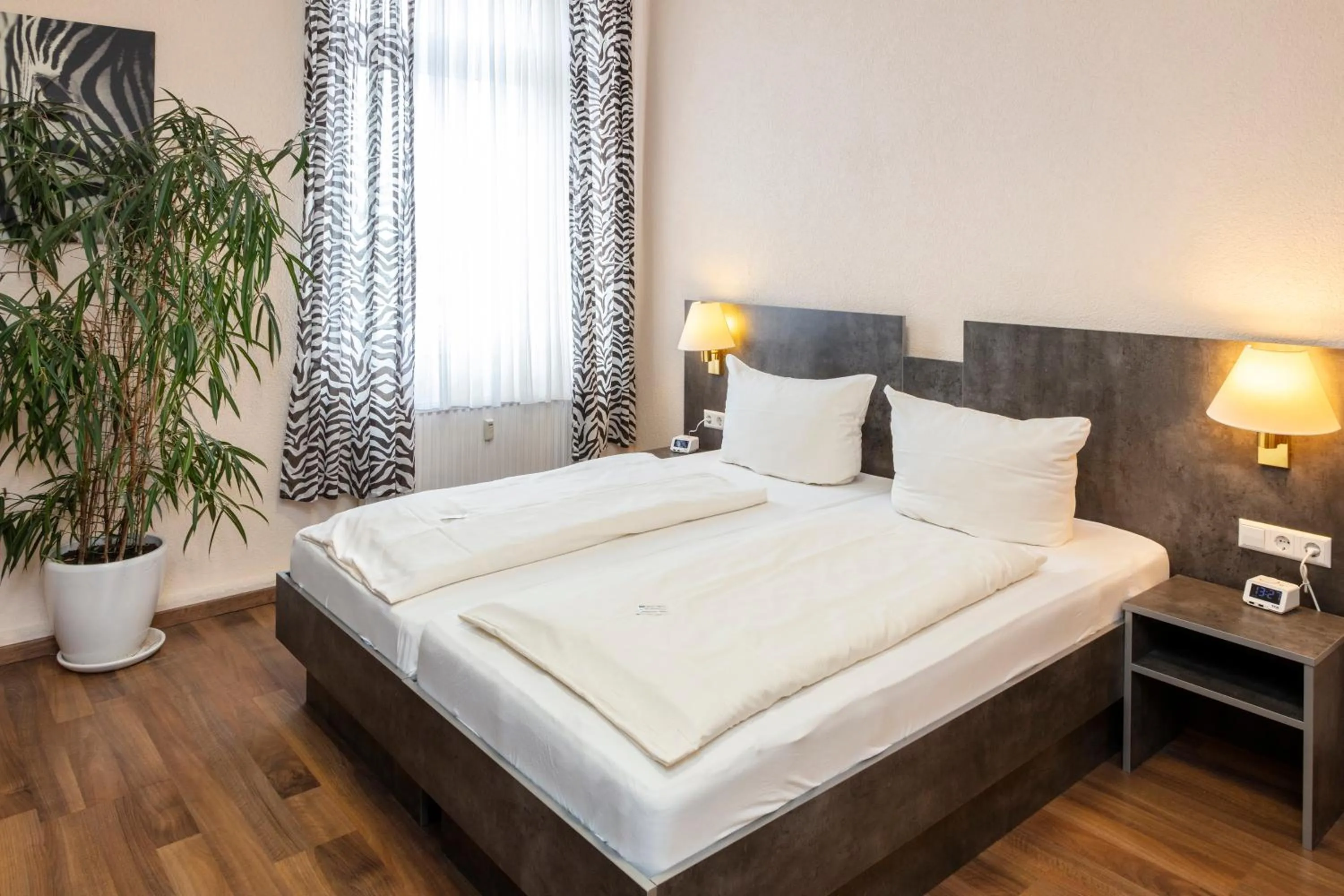 Bedroom, Bed in Best Western Hotel Dreiländerbrücke Weil am Rhein / Basel