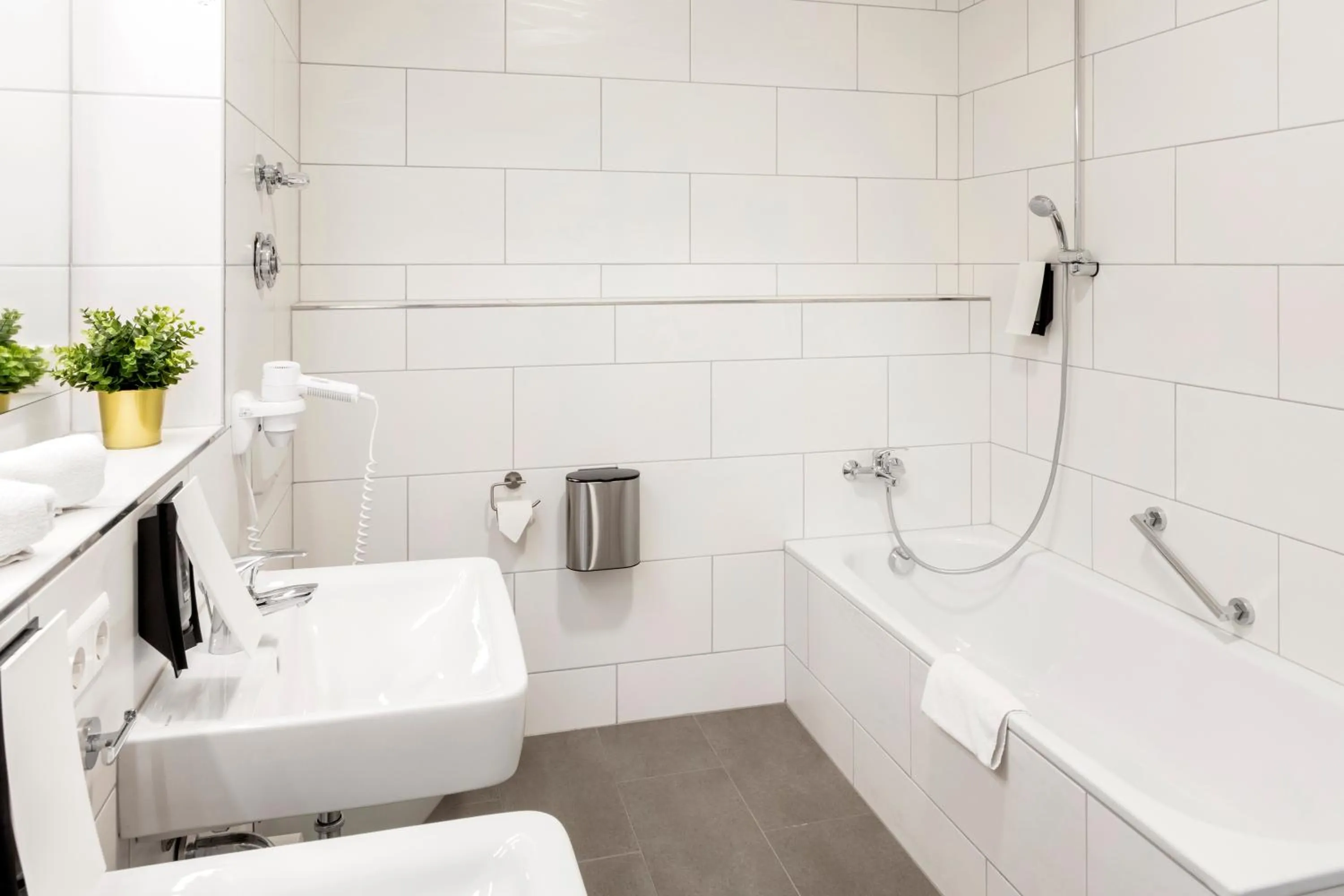 Bathroom in Best Western Hotel Dreiländerbrücke Weil am Rhein / Basel