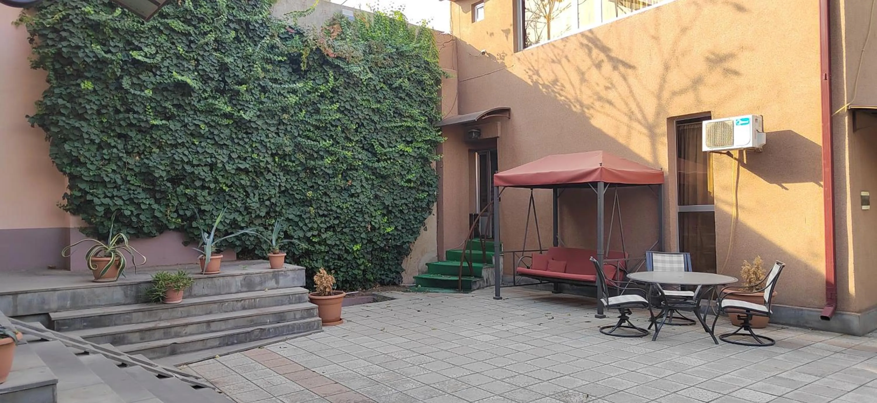 Area and facilities in Areg Hotel