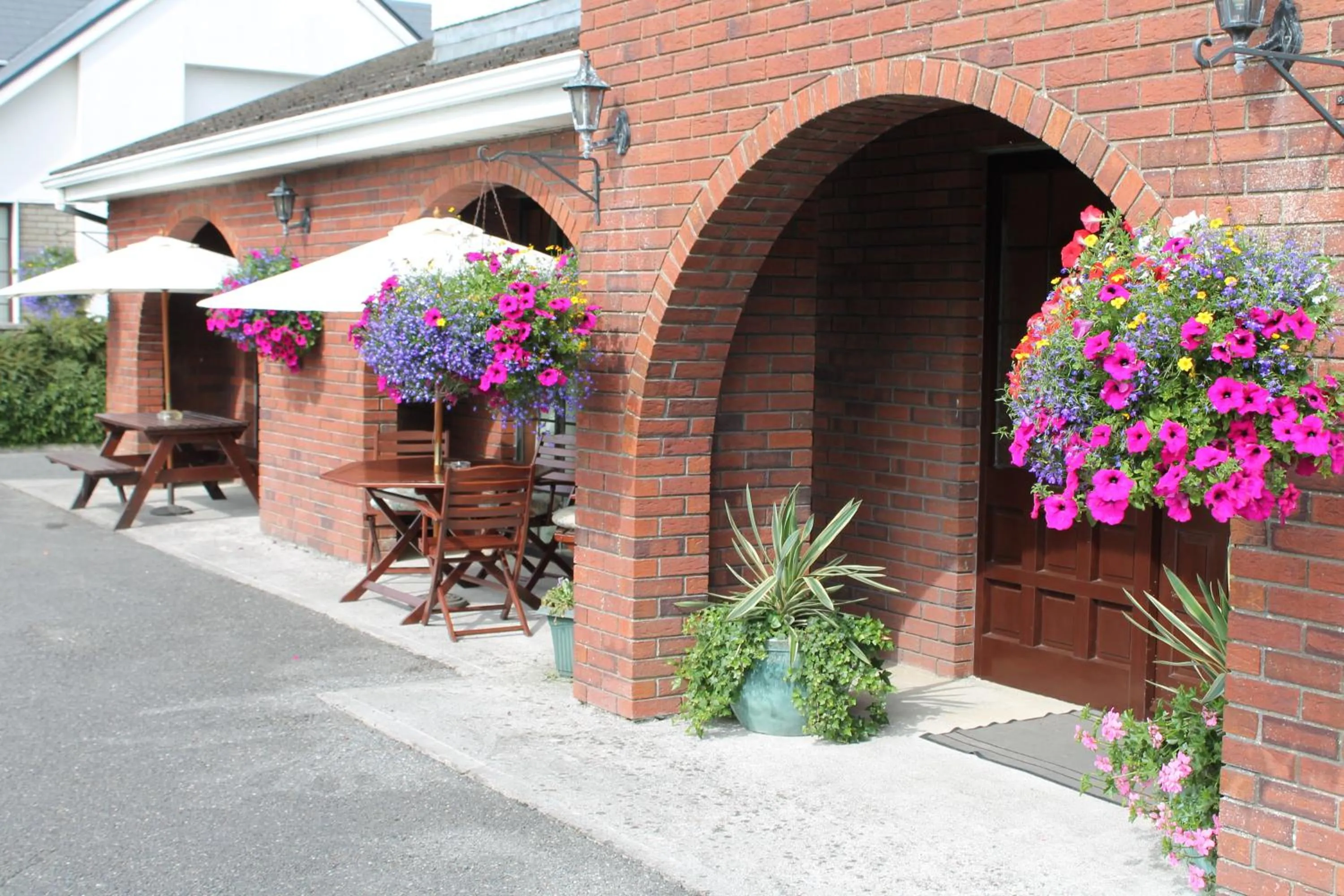 Facade/entrance in Riverview House