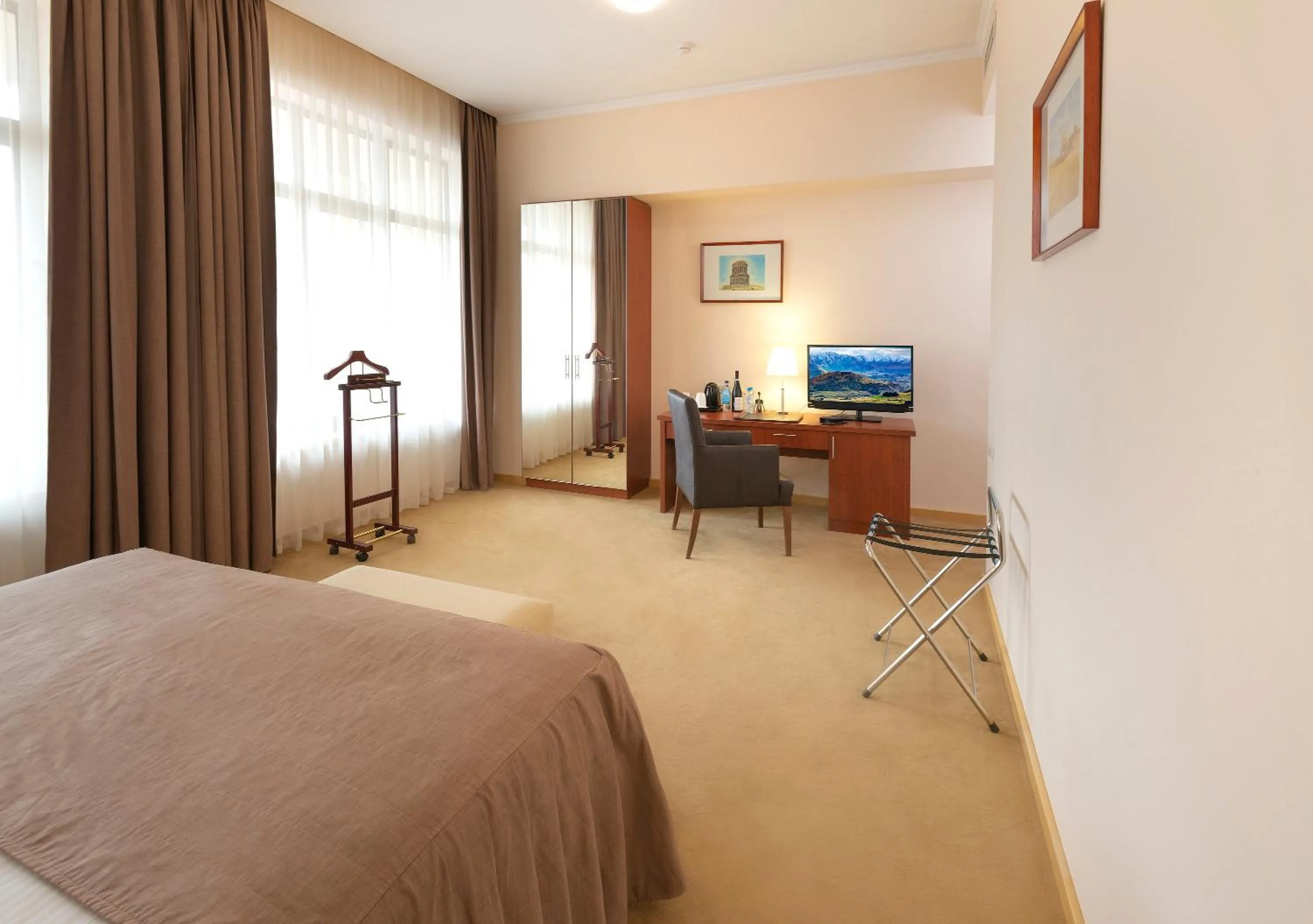 Photo of the whole room, Bed in Ani Plaza Hotel