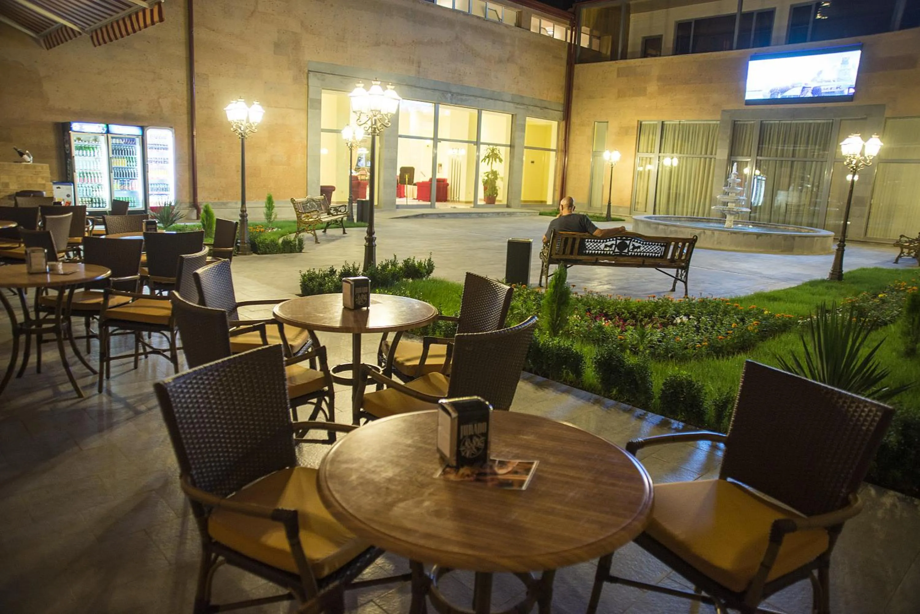 Restaurant/places to eat in Ani Plaza Hotel