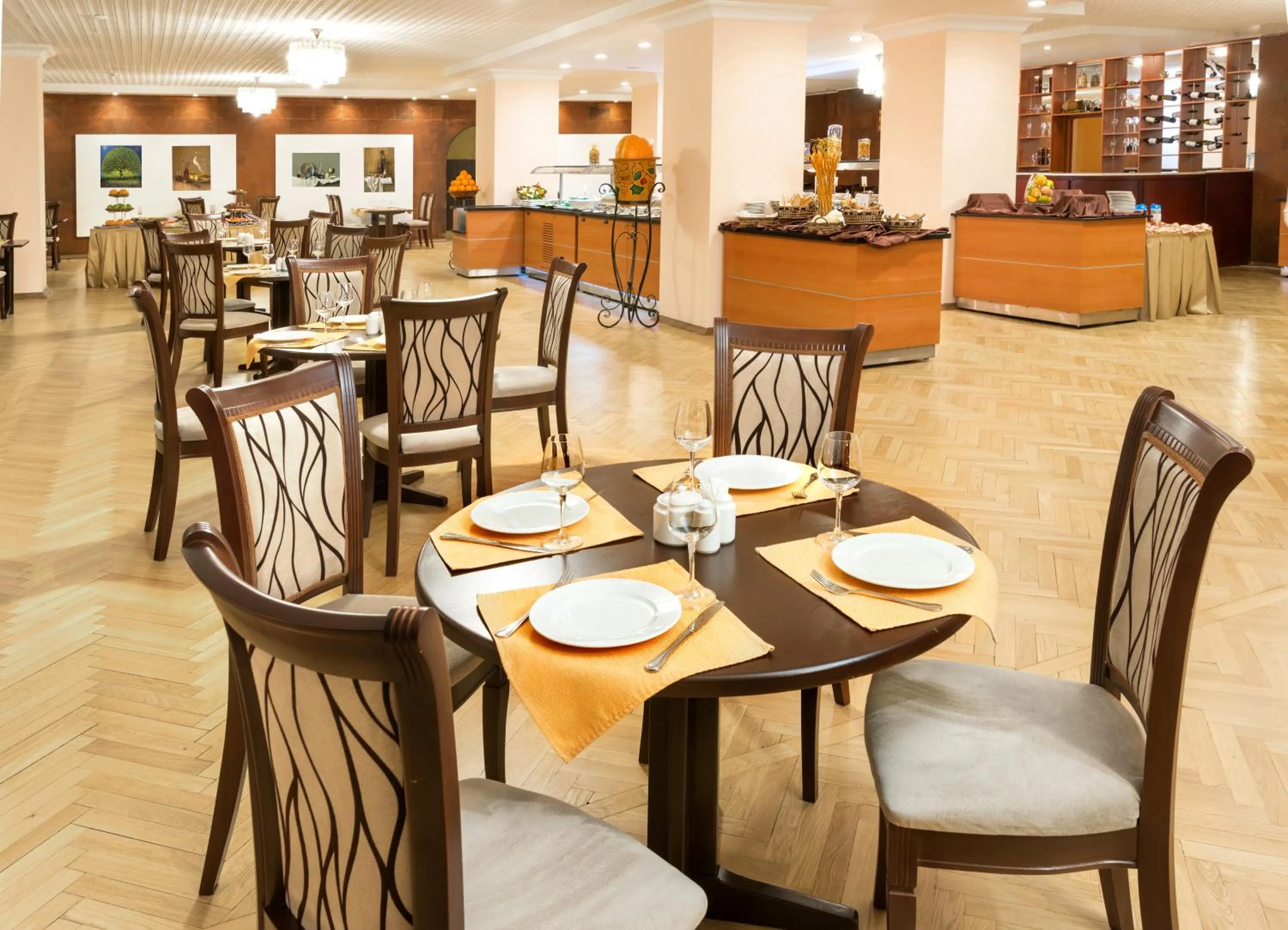 Restaurant/places to eat in Ani Plaza Hotel