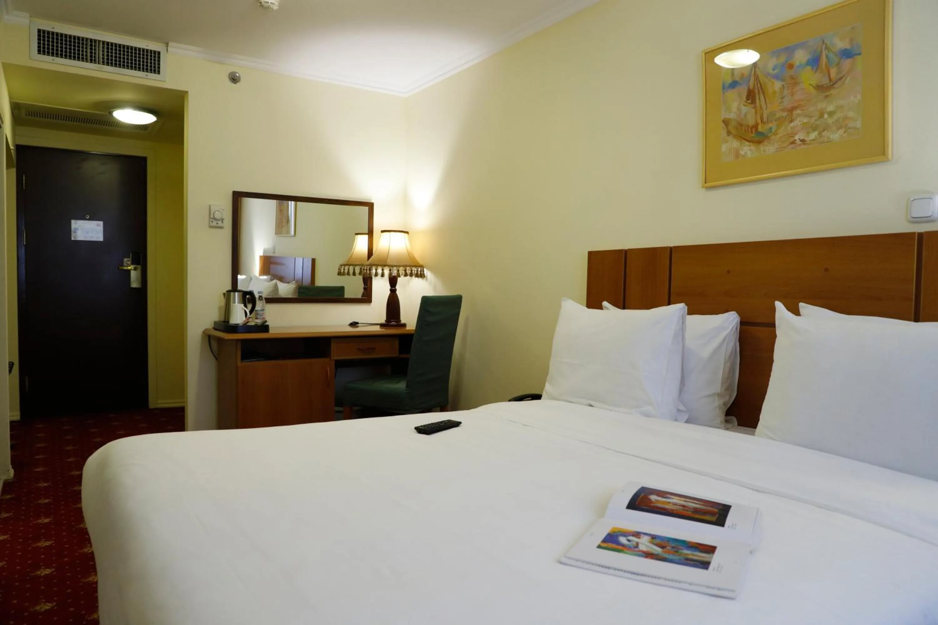 Photo of the whole room, Bed in Ani Plaza Hotel