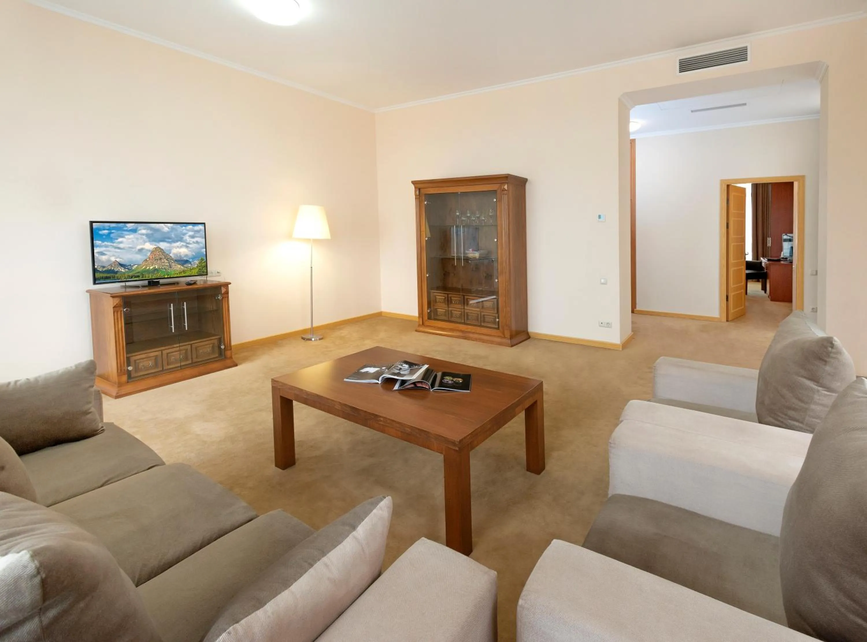 Living room in Ani Plaza Hotel