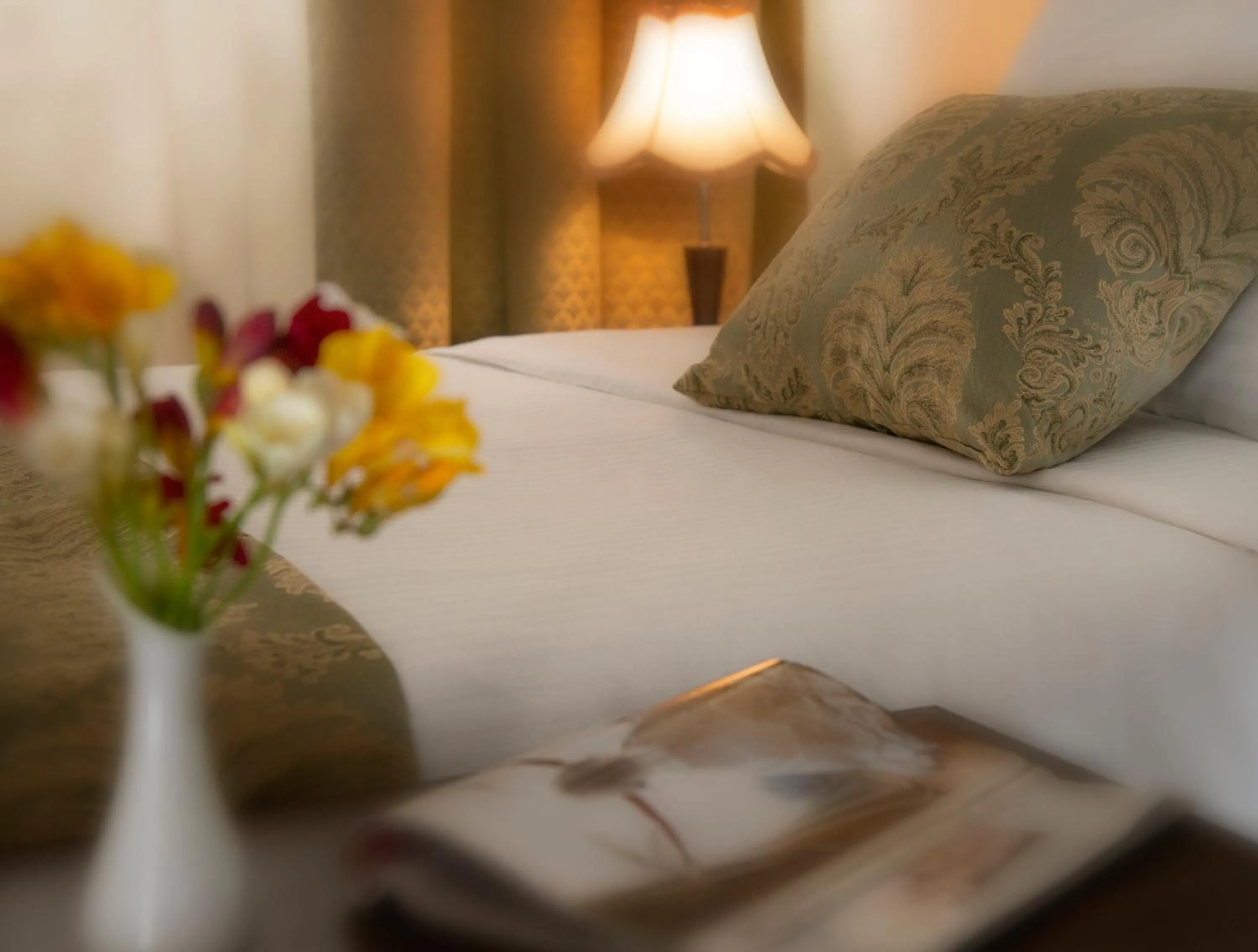 Bed in Ani Plaza Hotel