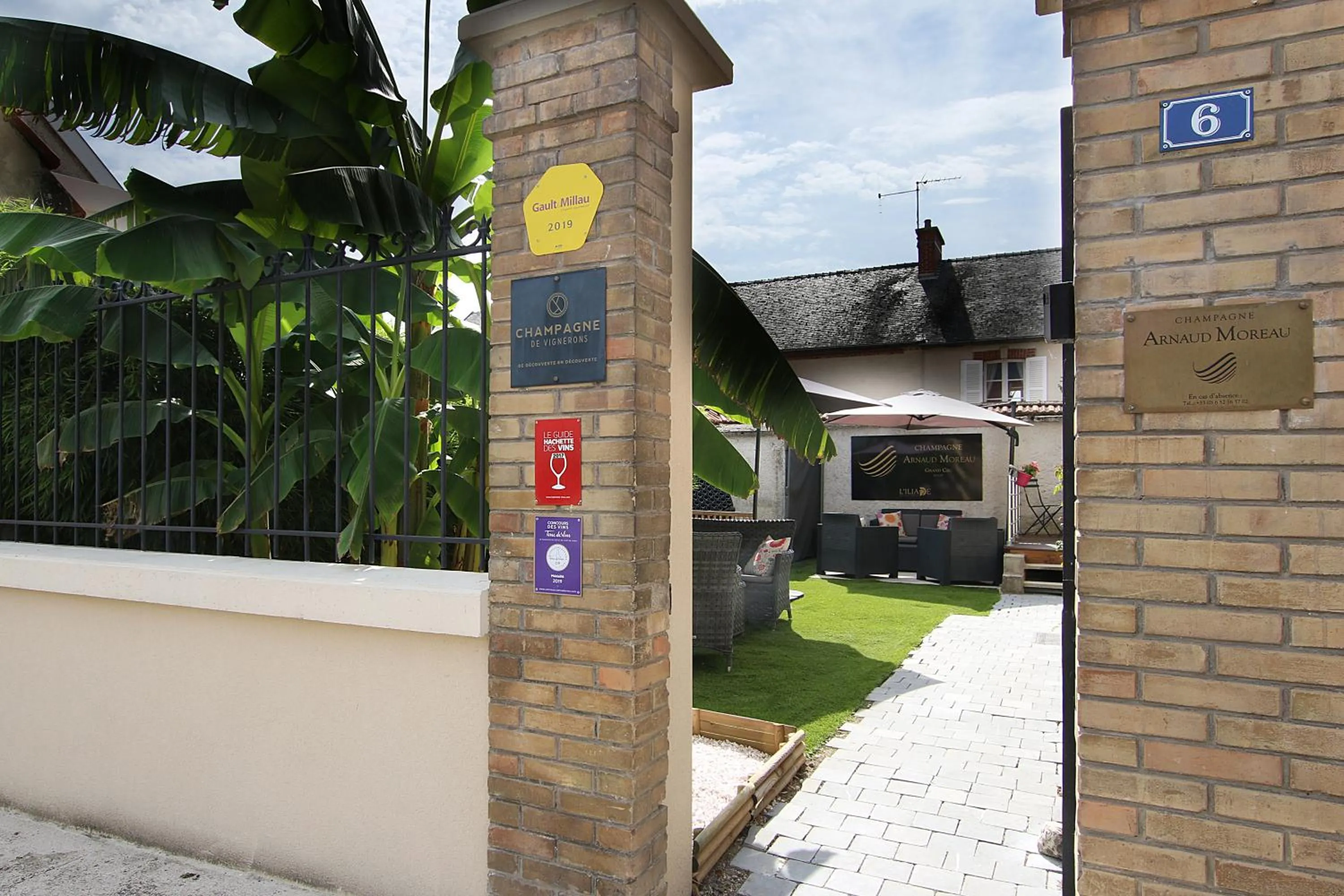 Facade/entrance in L'Iliade - Chambres d'hôtes - B&B à Bouzy