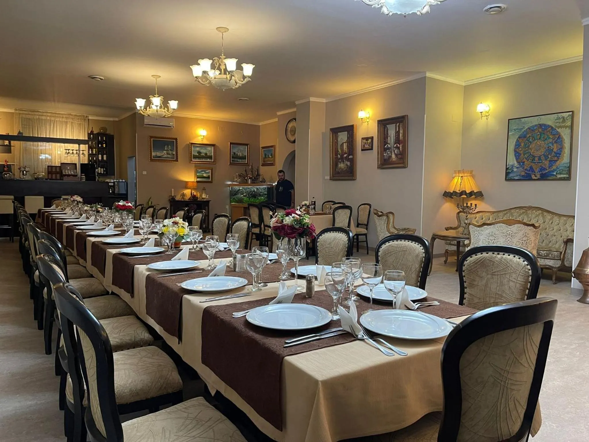 Restaurant/places to eat in Hotel Tineretului