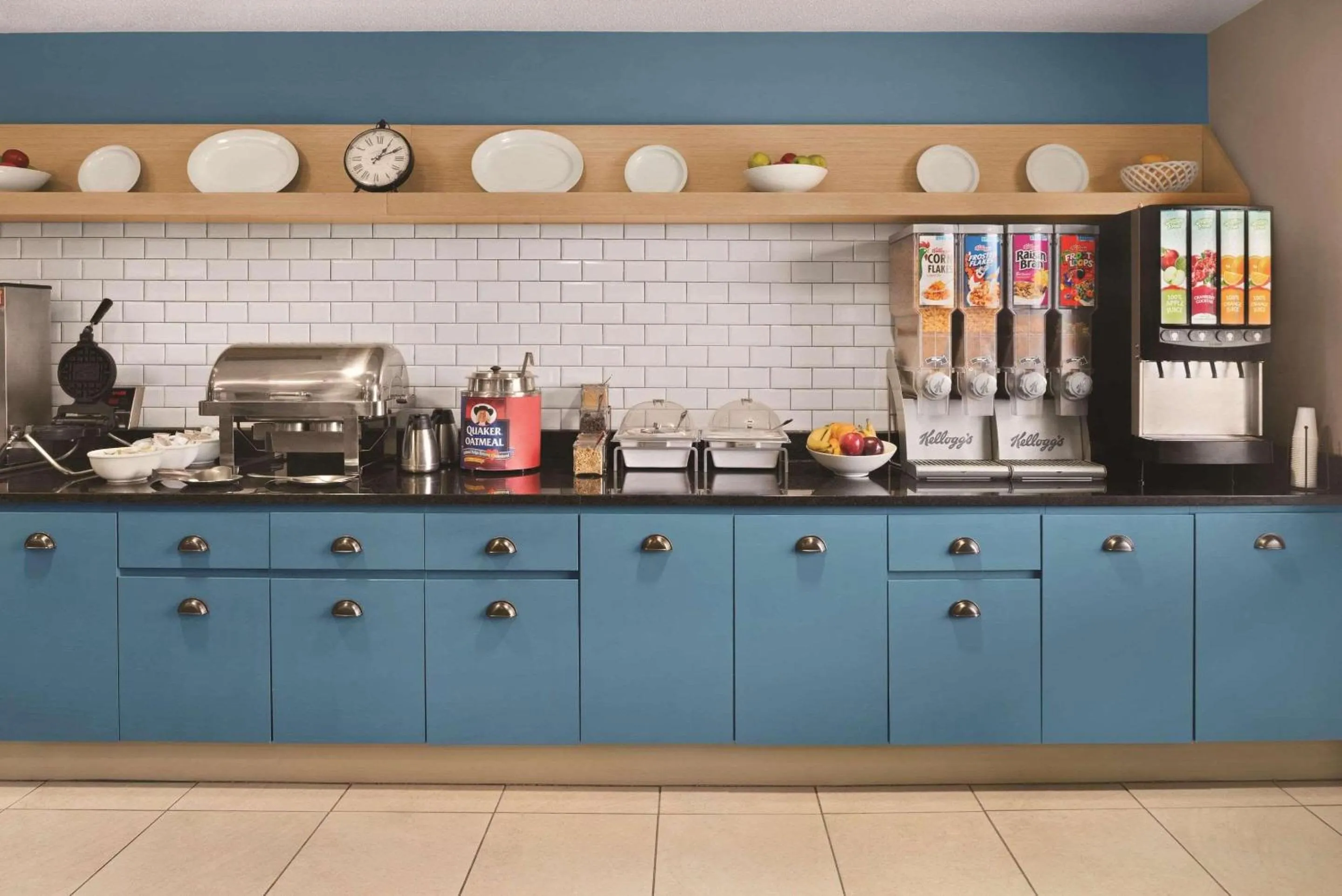 Breakfast in Country Inn & Suites by Radisson, Dayton South, OH