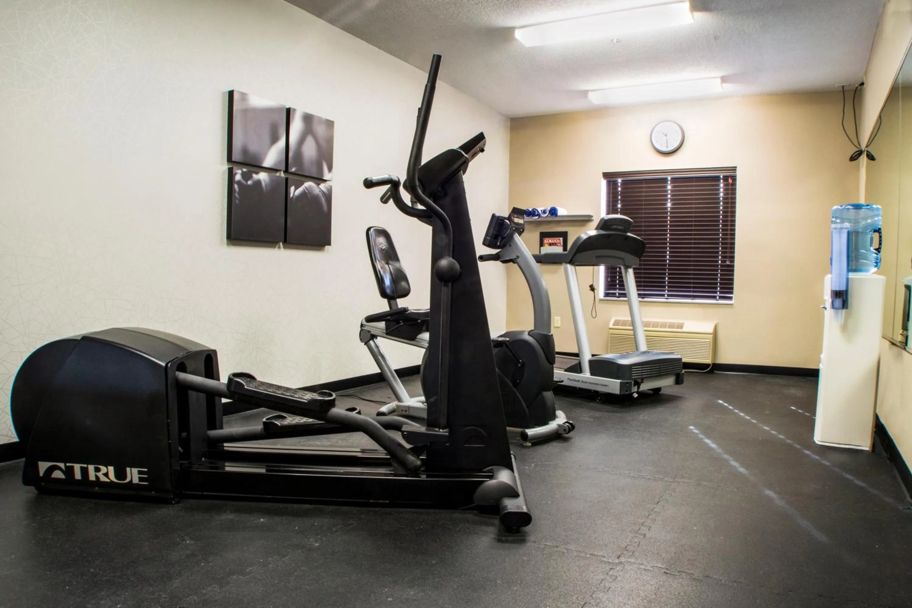 Fitness centre/facilities in Country Inn & Suites by Radisson, Dayton South, OH