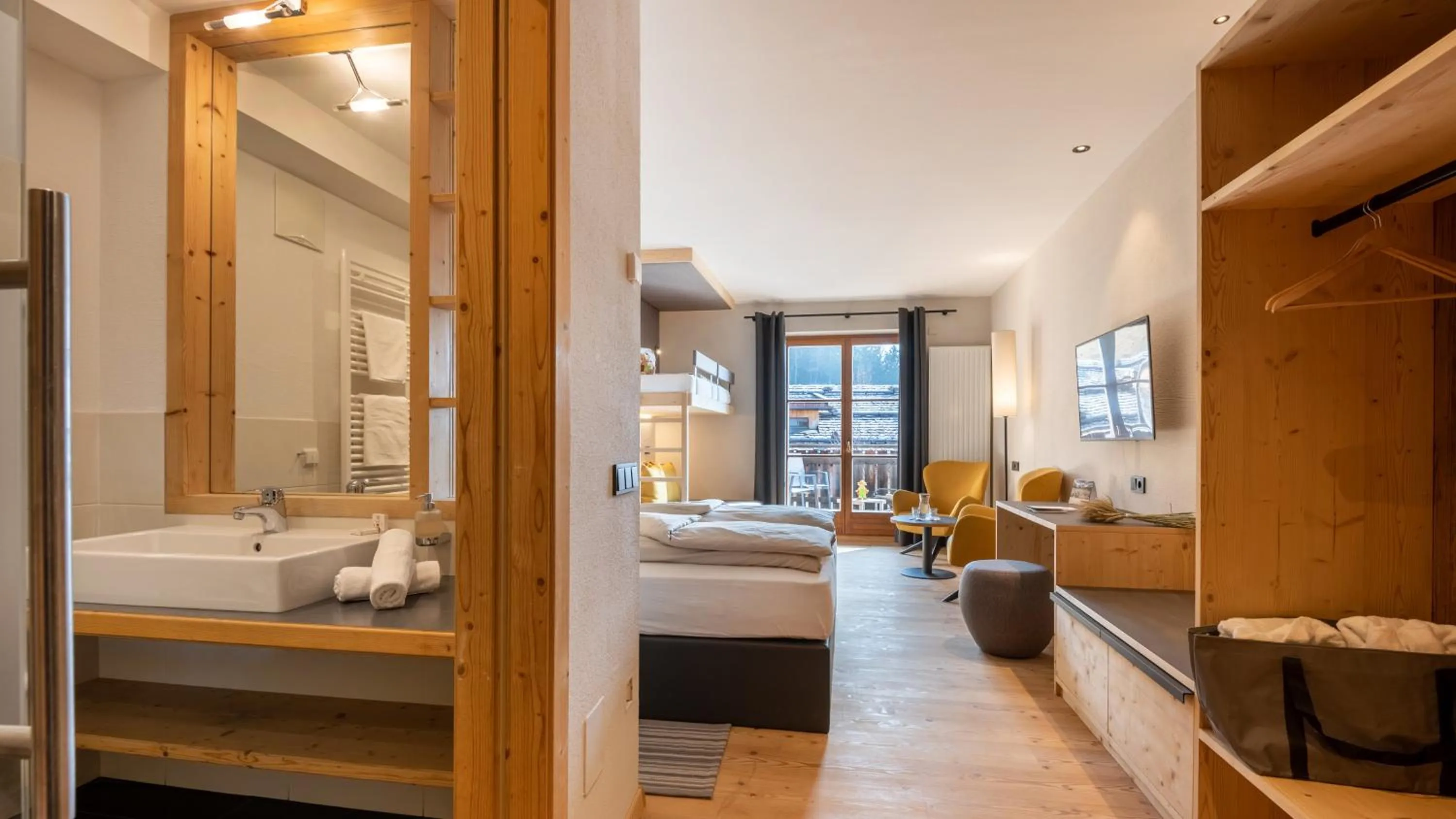 Photo of the whole room, Bed in Taser Alm