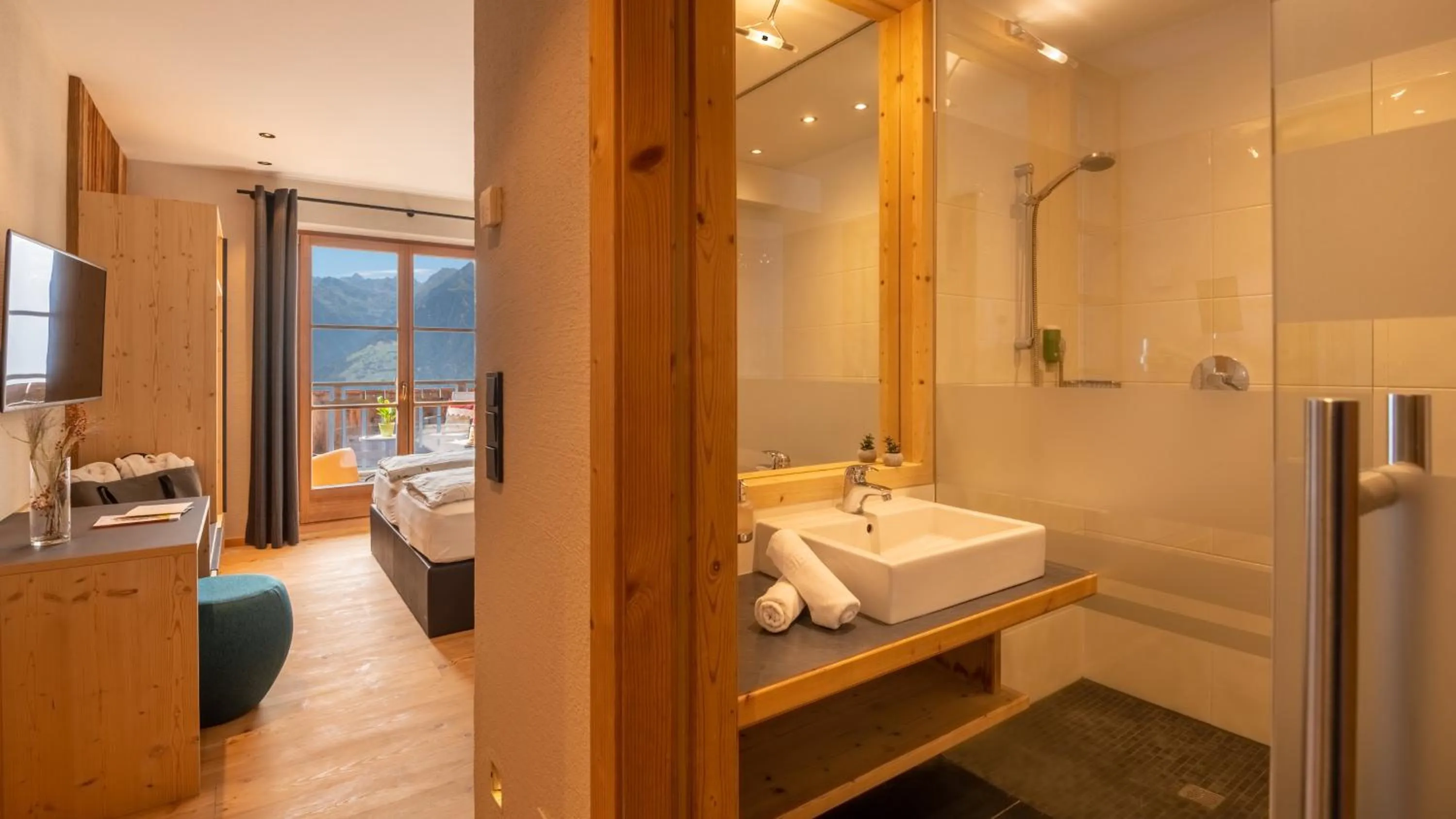 Photo of the whole room, Bed in Taser Alm