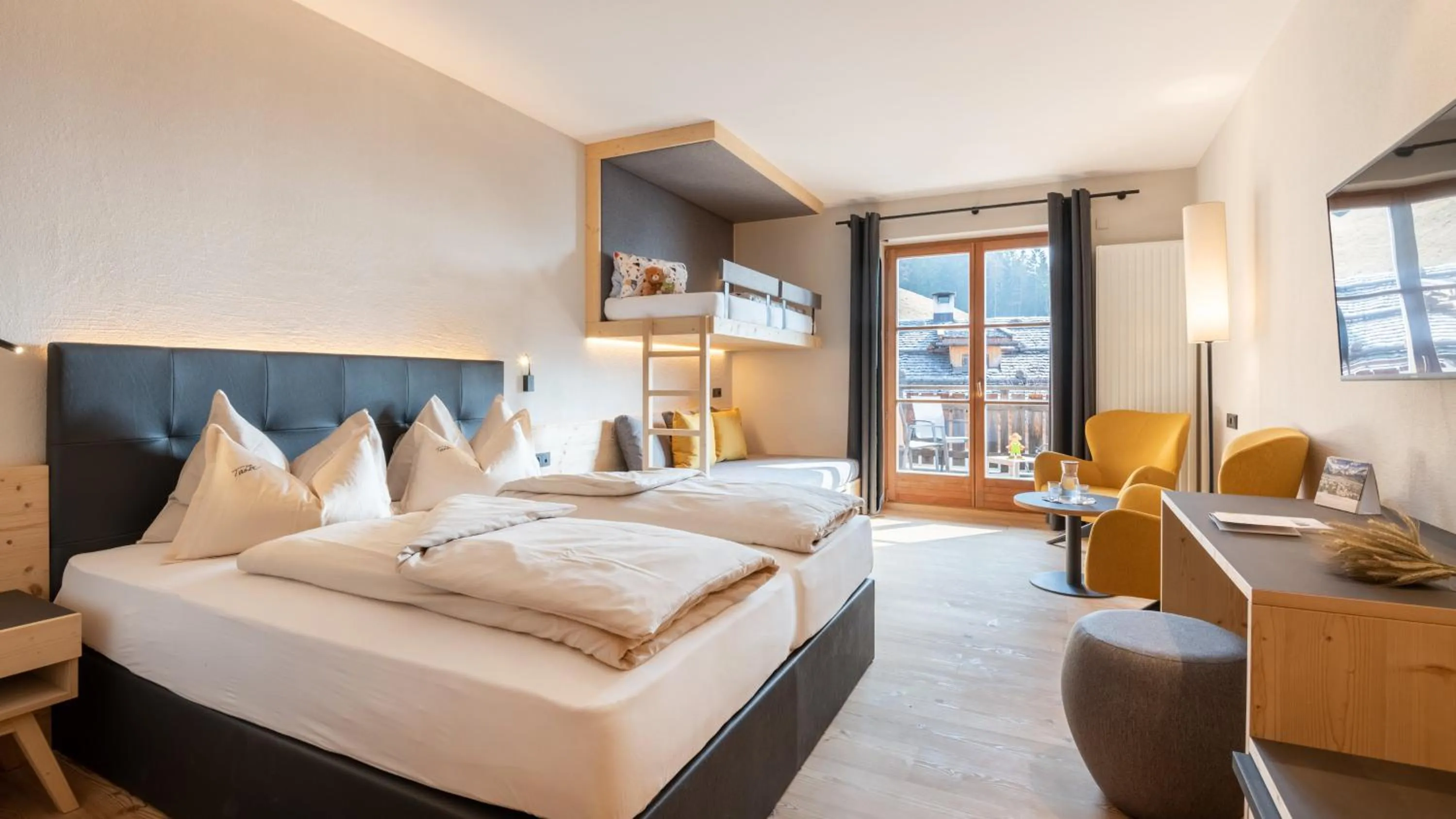 Photo of the whole room, Bed in Taser Alm