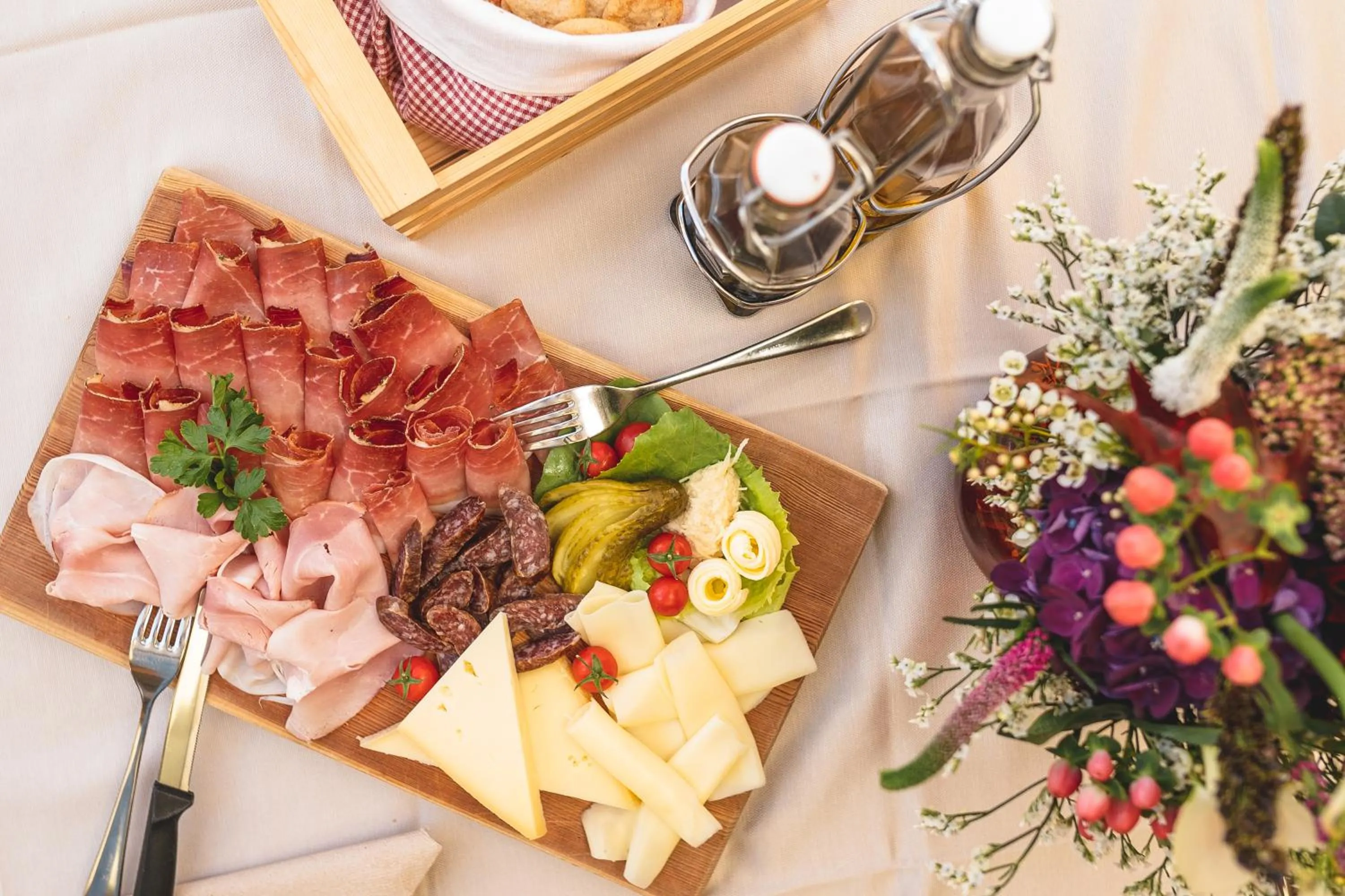 Restaurant/places to eat in Taser Alm