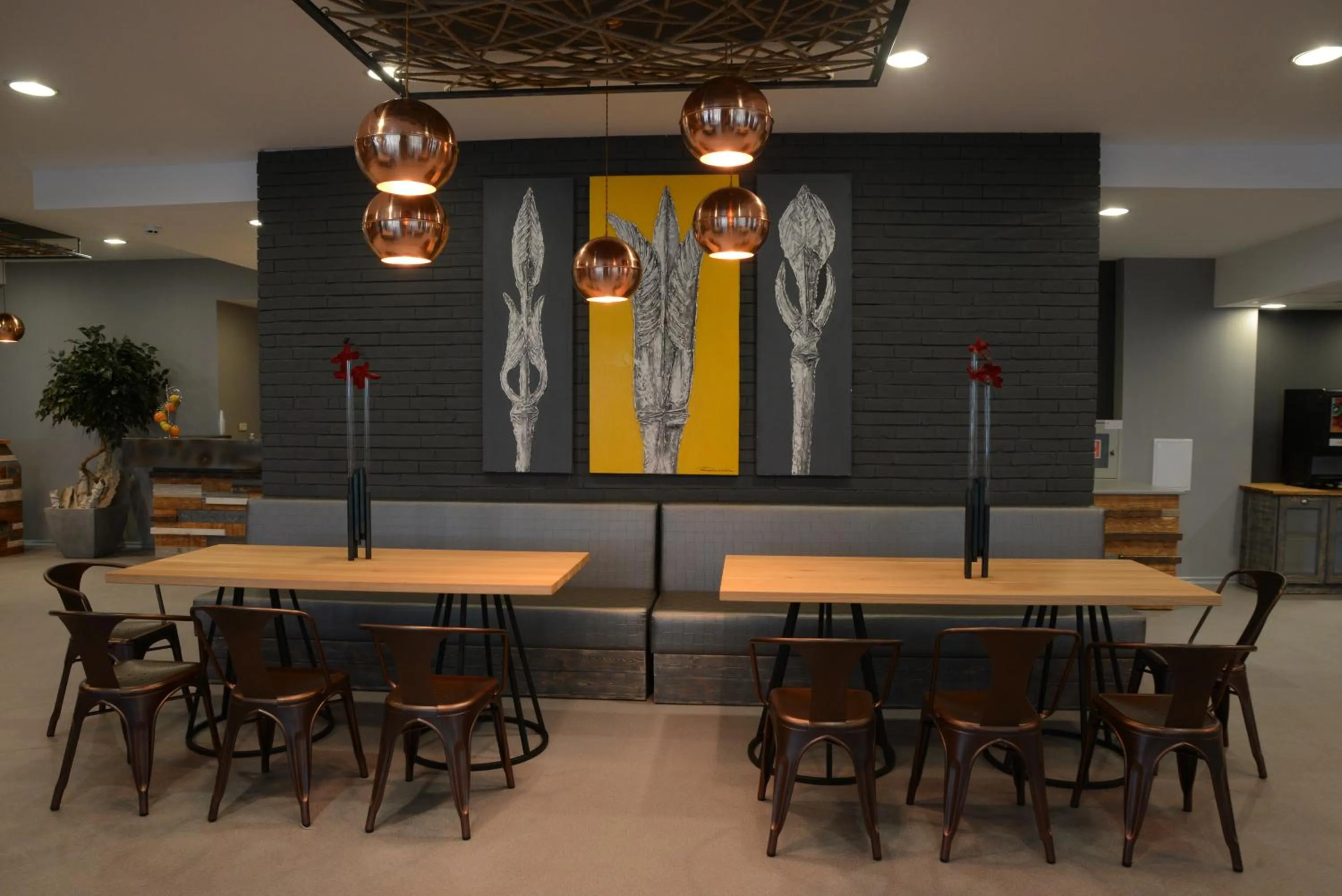 Restaurant/places to eat in Hotel Gladiola Star